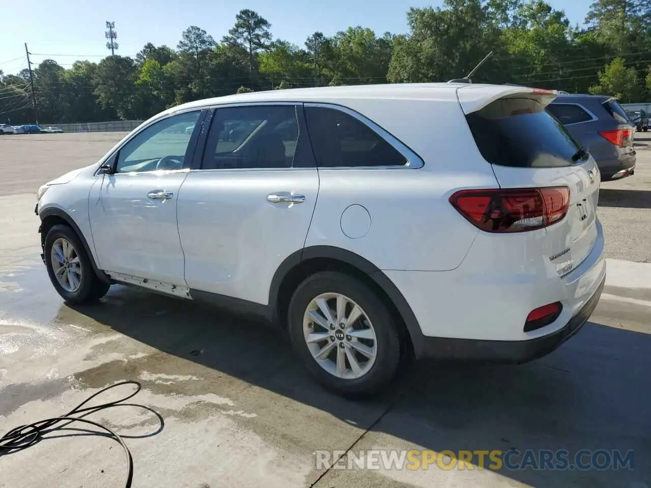 2 Photograph of a damaged car 5XYPG4A5XKG440915 KIA SORENTO 2019
