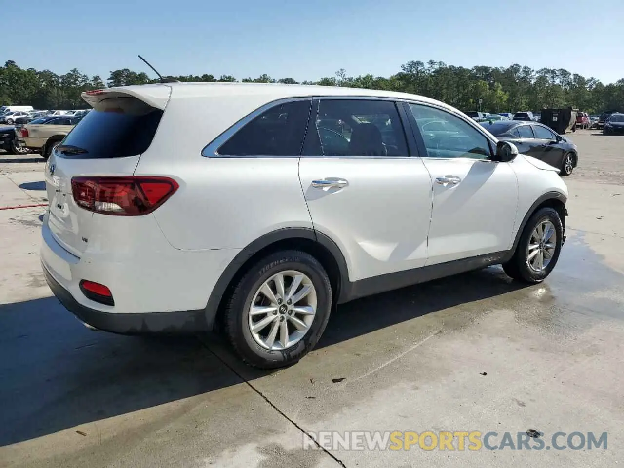 3 Photograph of a damaged car 5XYPG4A5XKG440915 KIA SORENTO 2019