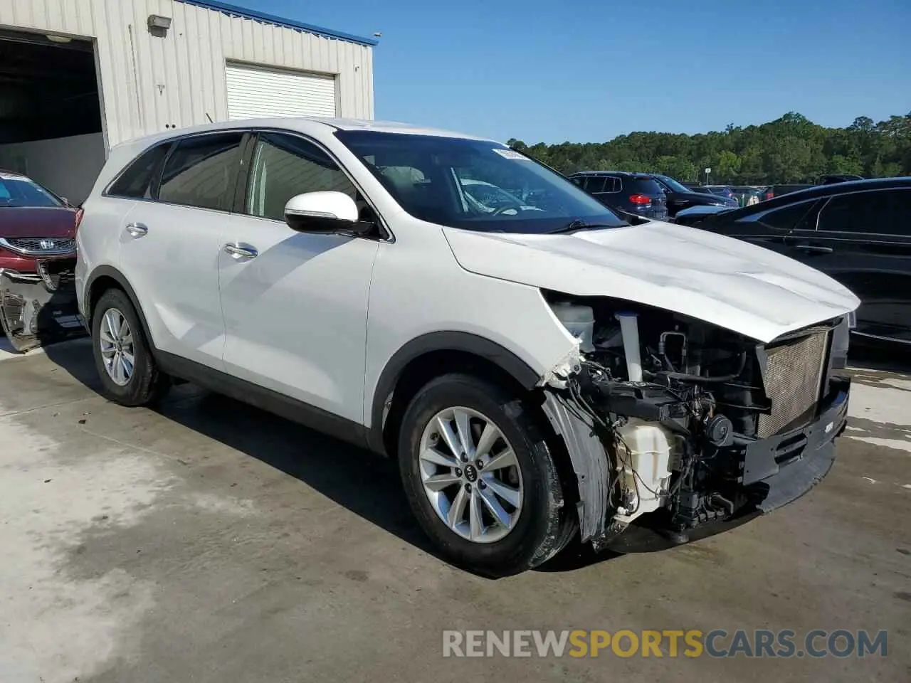 4 Photograph of a damaged car 5XYPG4A5XKG440915 KIA SORENTO 2019