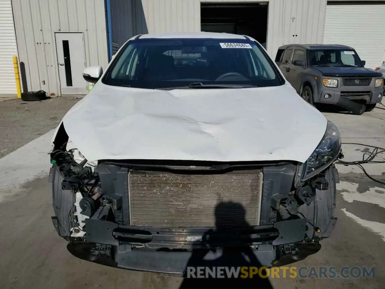 5 Photograph of a damaged car 5XYPG4A5XKG440915 KIA SORENTO 2019