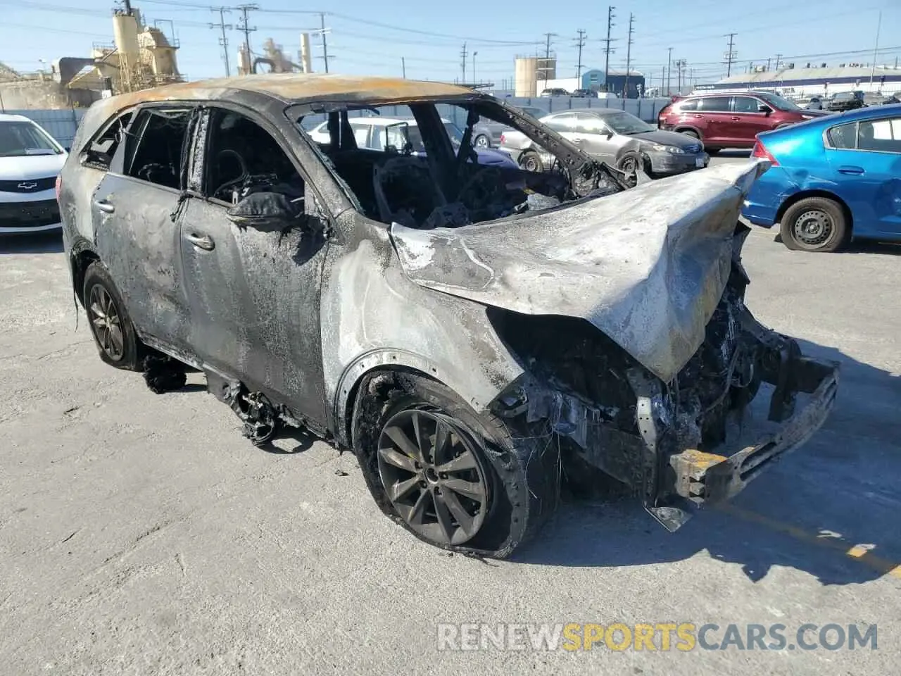 4 Photograph of a damaged car 5XYPG4A5XKG490455 KIA SORENTO 2019