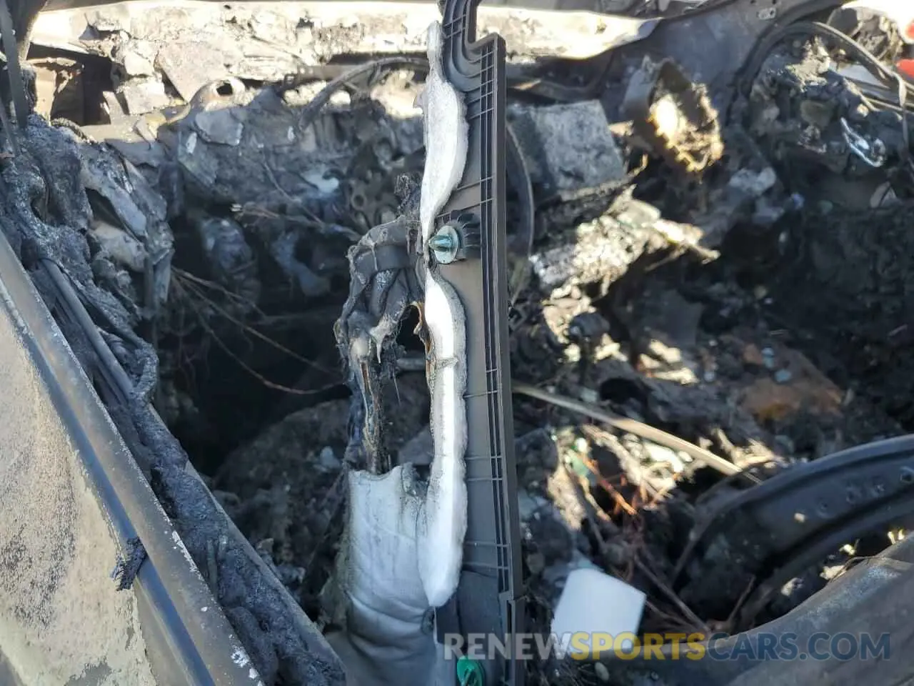 8 Photograph of a damaged car 5XYPG4A5XKG490455 KIA SORENTO 2019