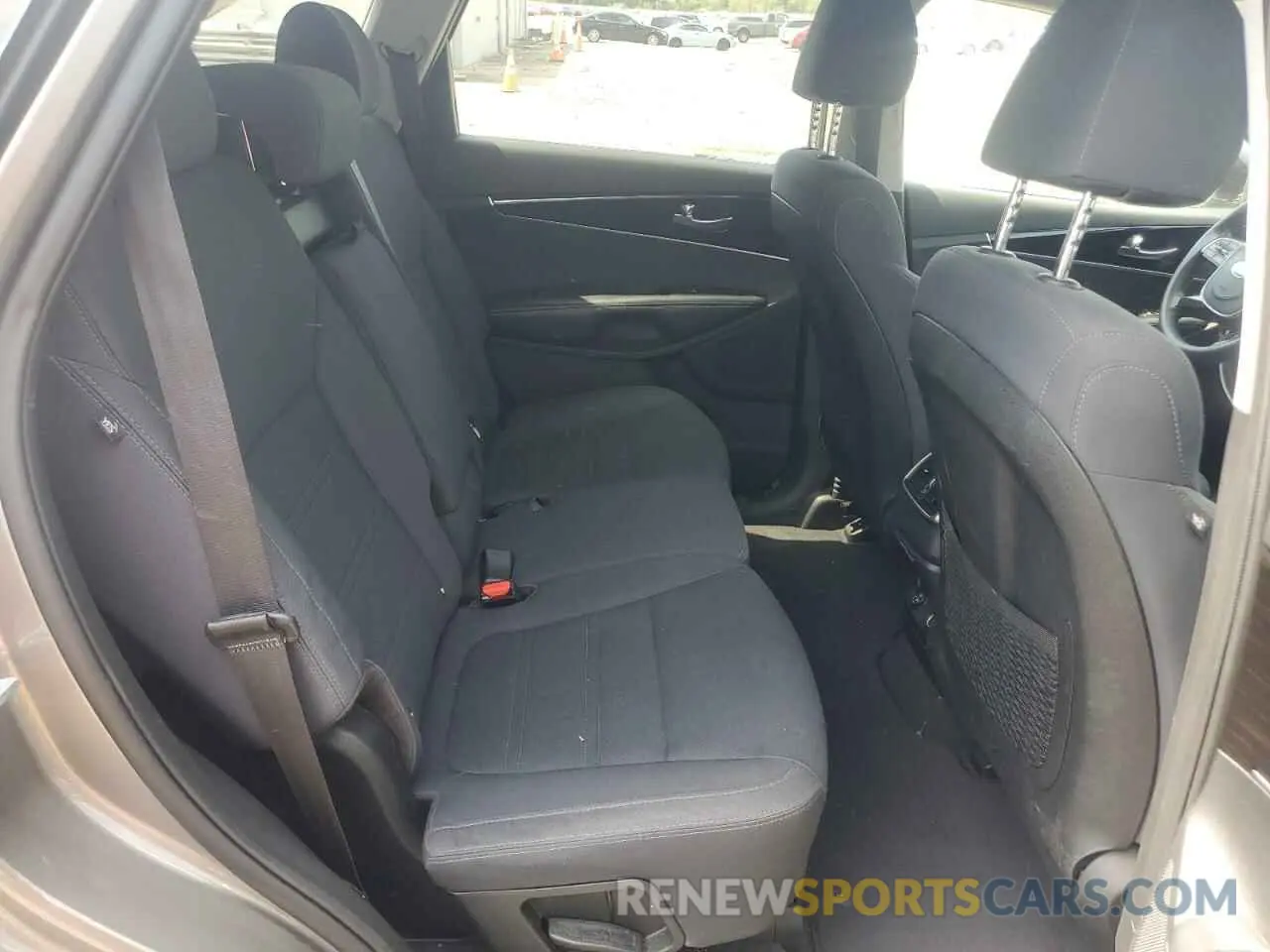 11 Photograph of a damaged car 5XYPG4A5XKG491556 KIA SORENTO 2019