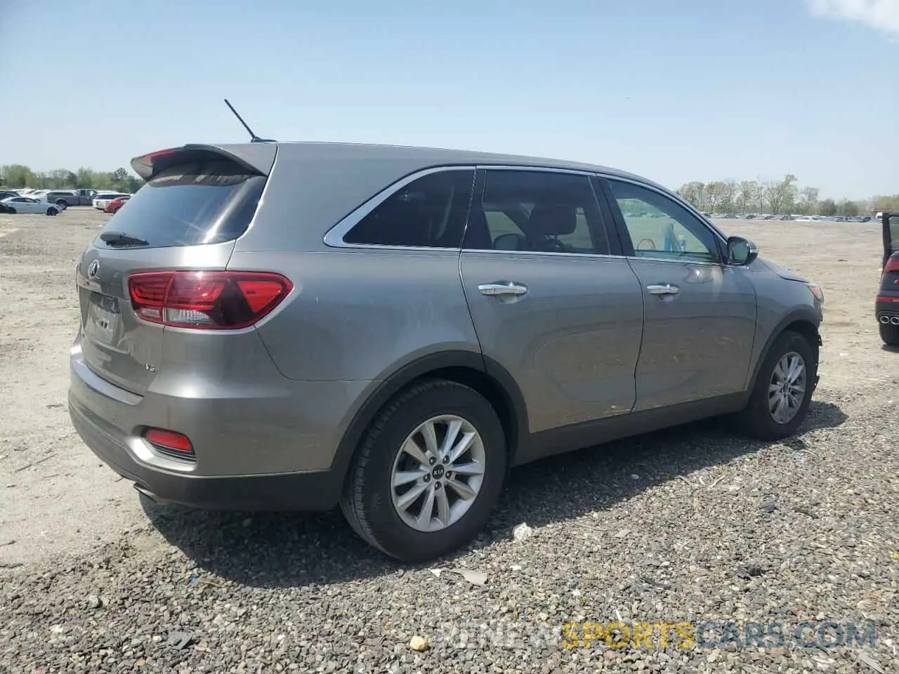 3 Photograph of a damaged car 5XYPG4A5XKG491556 KIA SORENTO 2019