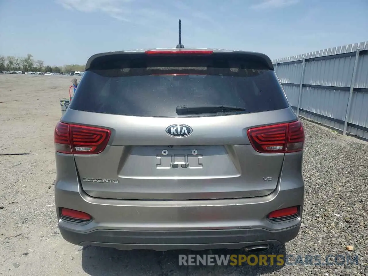 6 Photograph of a damaged car 5XYPG4A5XKG491556 KIA SORENTO 2019