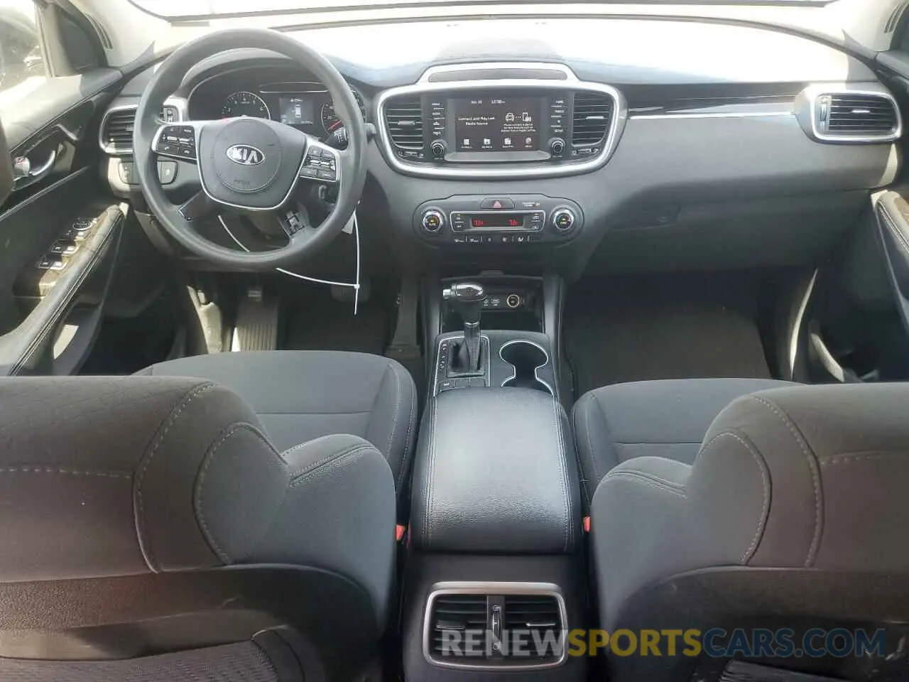 8 Photograph of a damaged car 5XYPG4A5XKG491556 KIA SORENTO 2019