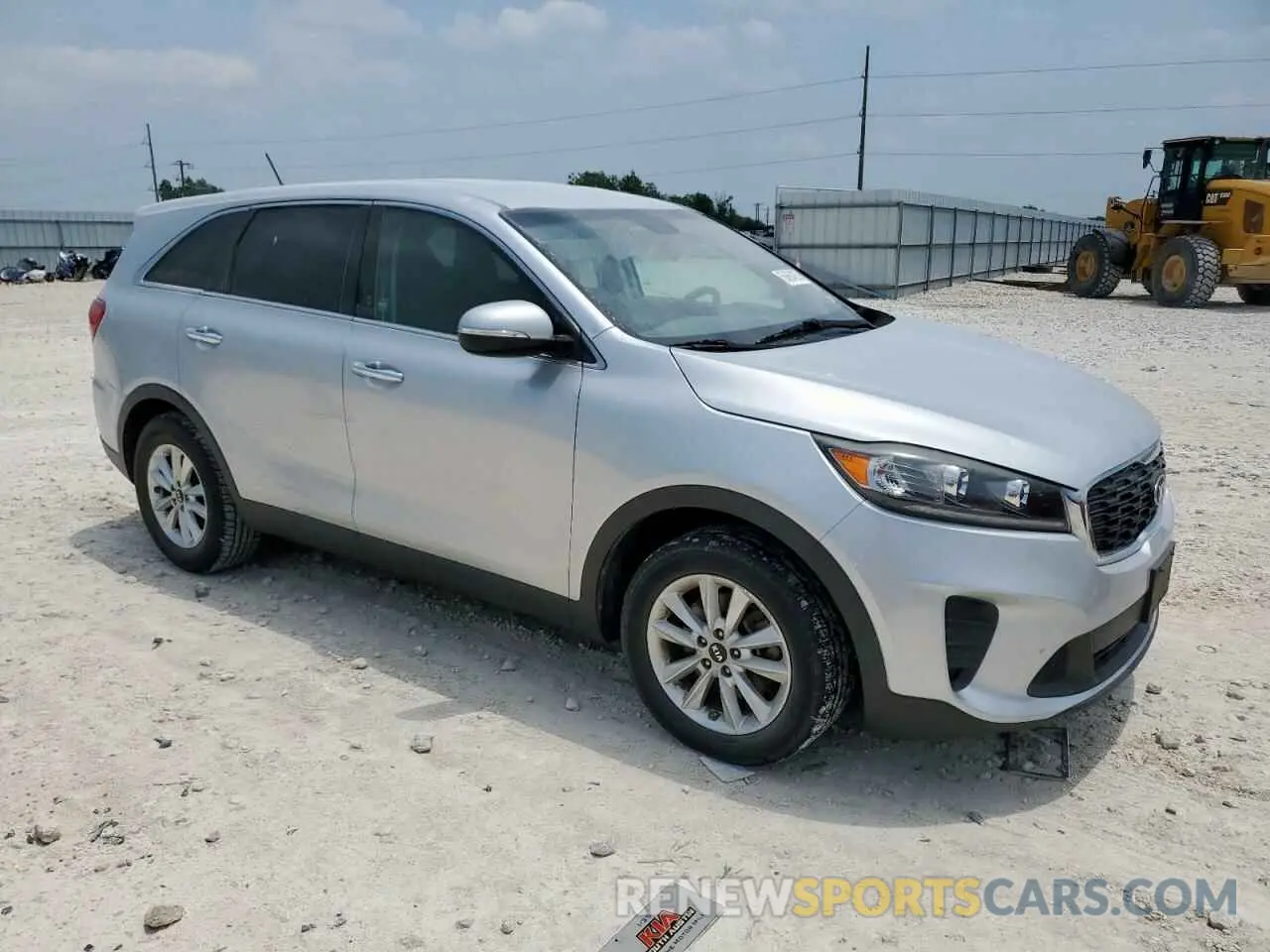 4 Photograph of a damaged car 5XYPG4A5XKG558737 KIA SORENTO 2019