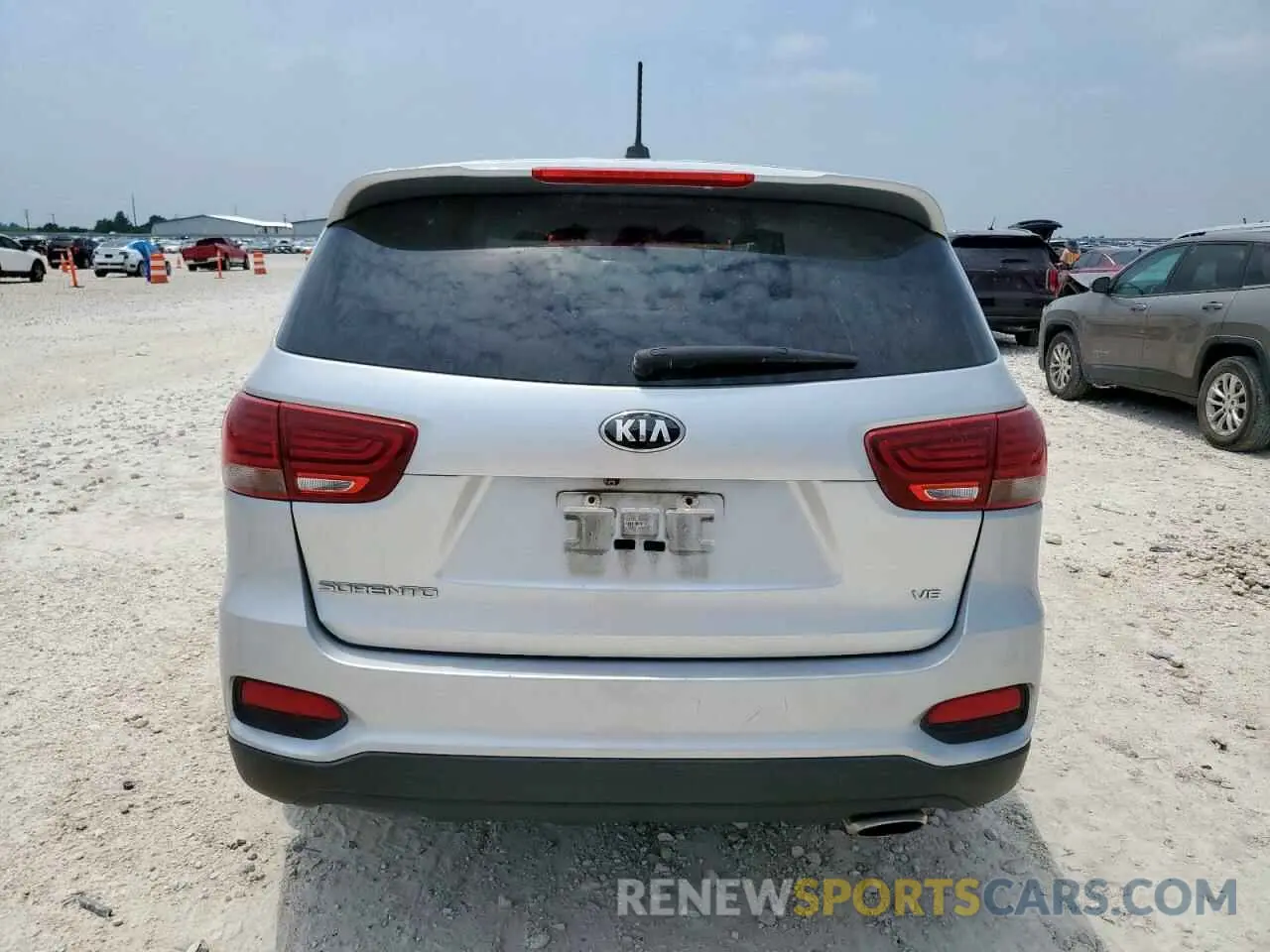 6 Photograph of a damaged car 5XYPG4A5XKG558737 KIA SORENTO 2019