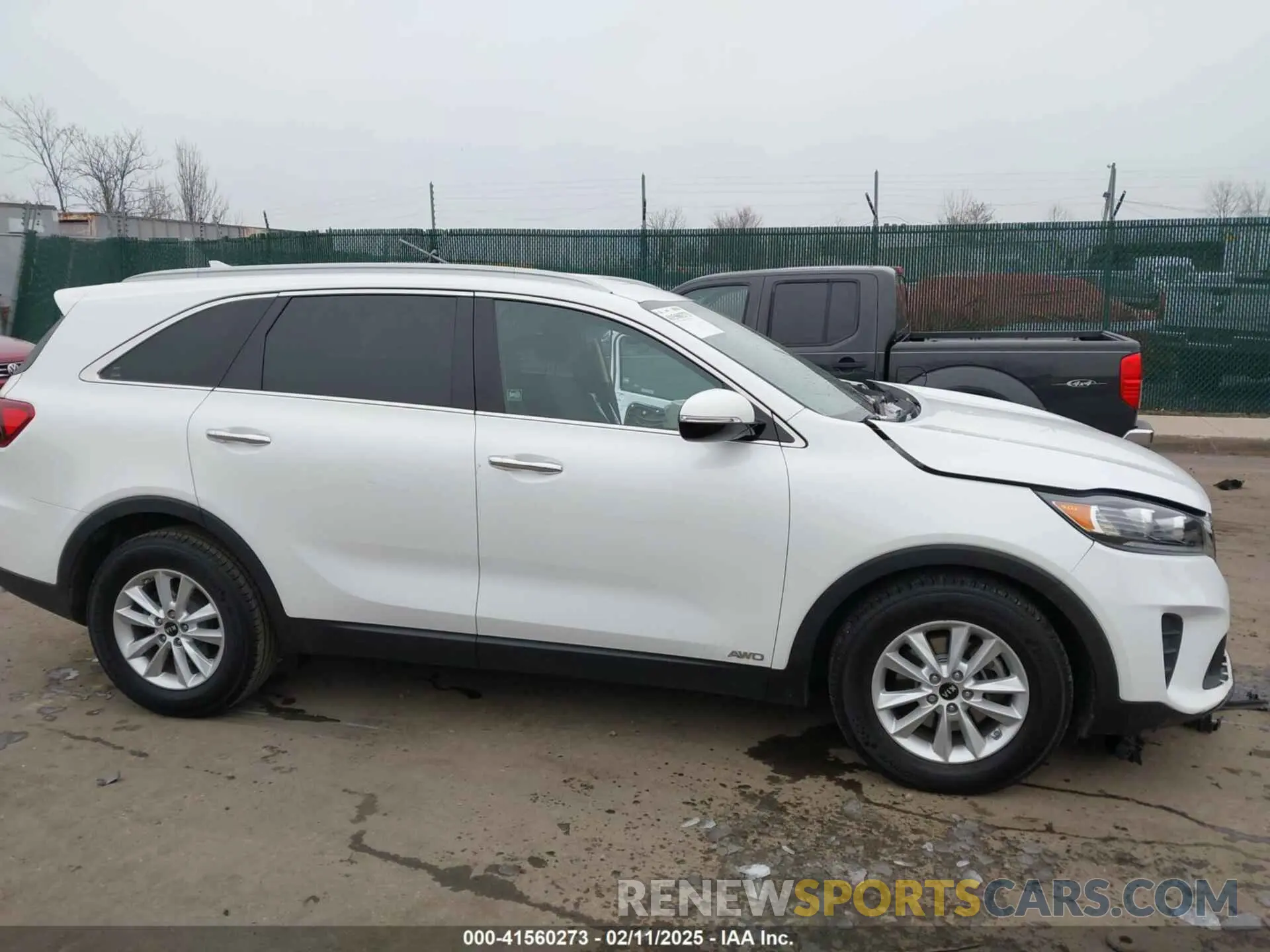 14 Photograph of a damaged car 5XYPGDA30KG548829 KIA SORENTO 2019