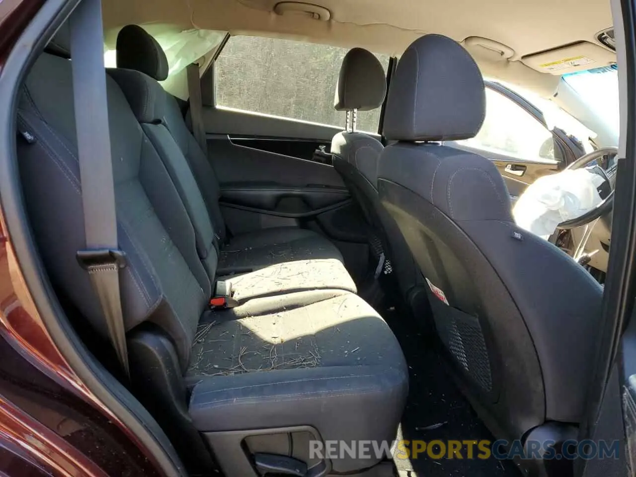 11 Photograph of a damaged car 5XYPGDA30KG554310 KIA SORENTO 2019