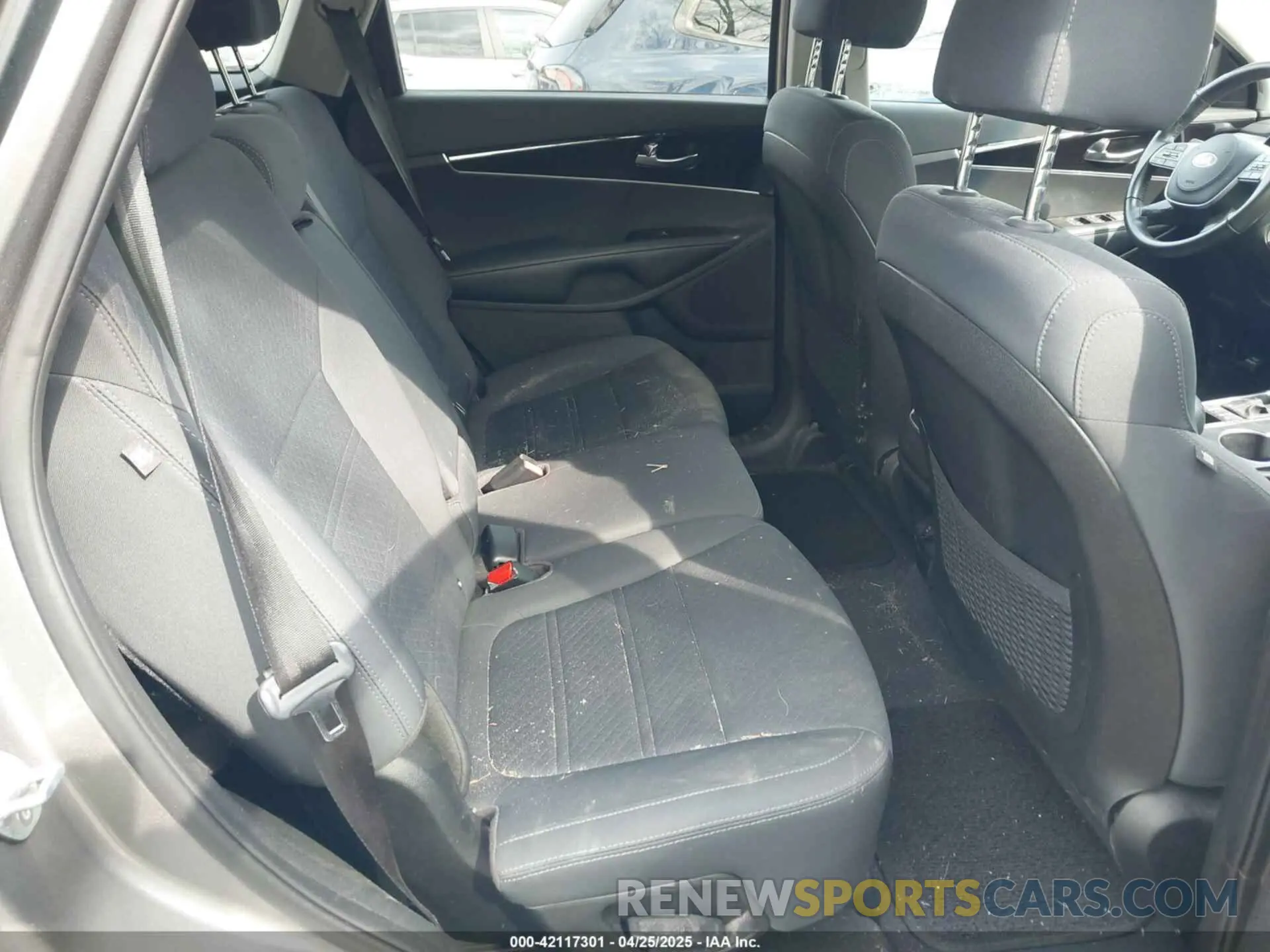 8 Photograph of a damaged car 5XYPGDA30KG555943 KIA SORENTO 2019