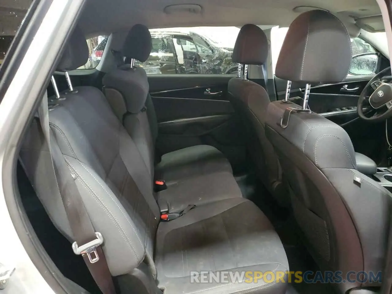 11 Photograph of a damaged car 5XYPGDA30KG570104 KIA SORENTO 2019