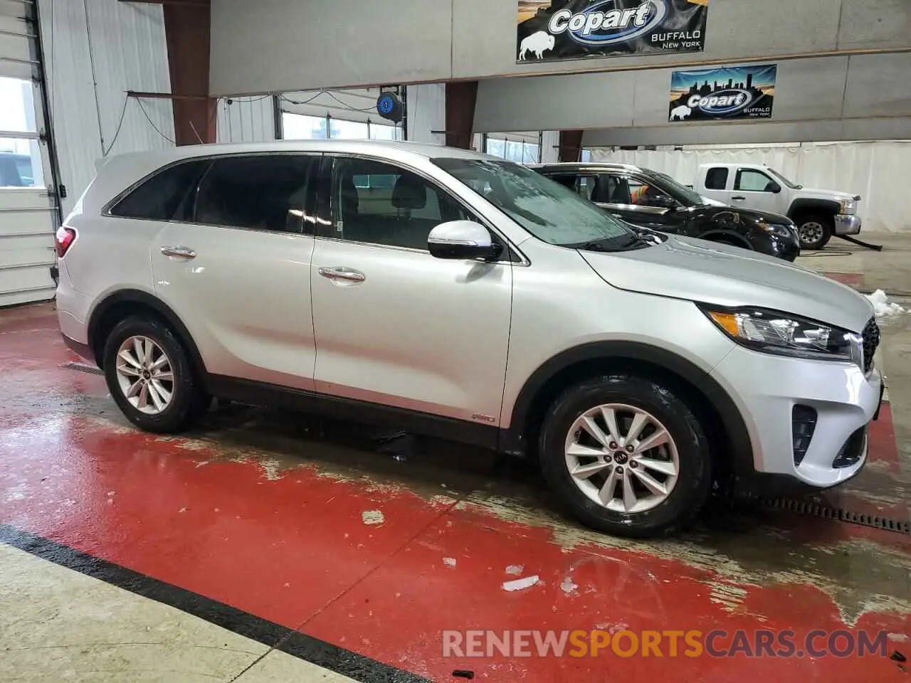 4 Photograph of a damaged car 5XYPGDA30KG570104 KIA SORENTO 2019
