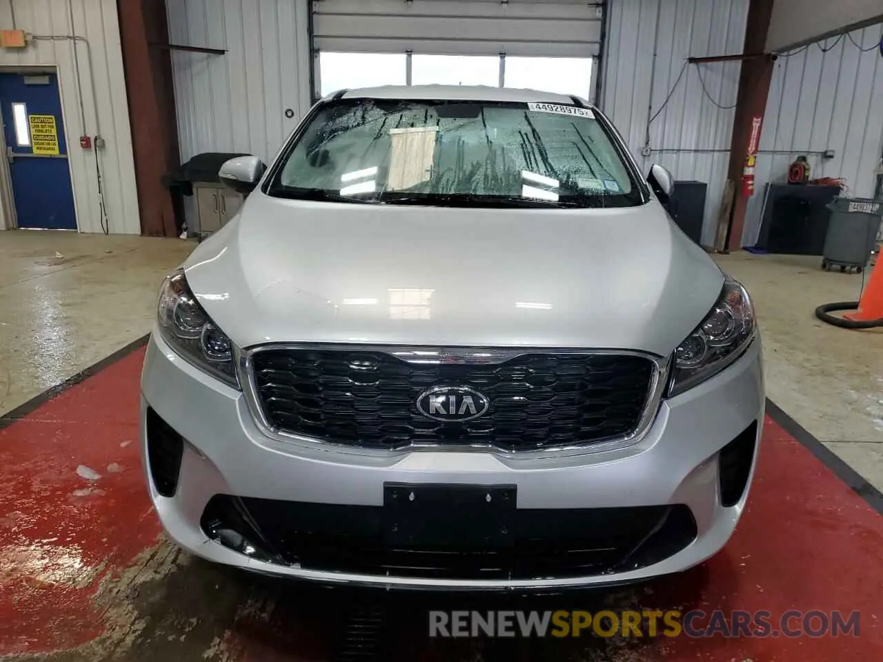 5 Photograph of a damaged car 5XYPGDA30KG570104 KIA SORENTO 2019