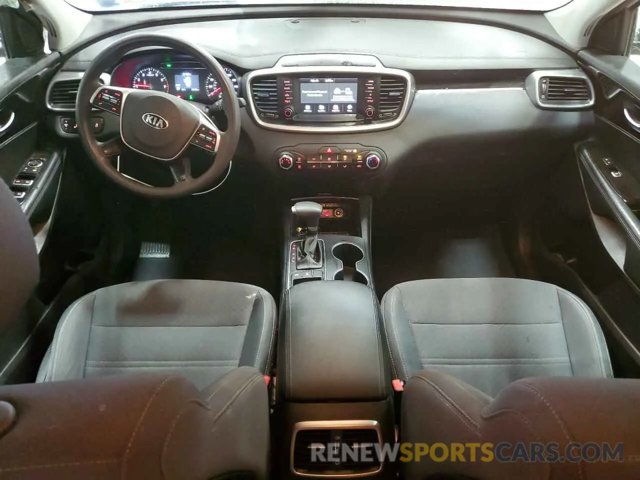 8 Photograph of a damaged car 5XYPGDA30KG570104 KIA SORENTO 2019