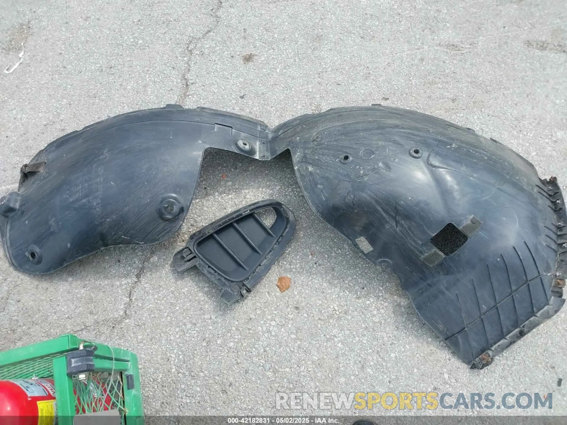 12 Photograph of a damaged car 5XYPGDA31KG434841 KIA SORENTO 2019