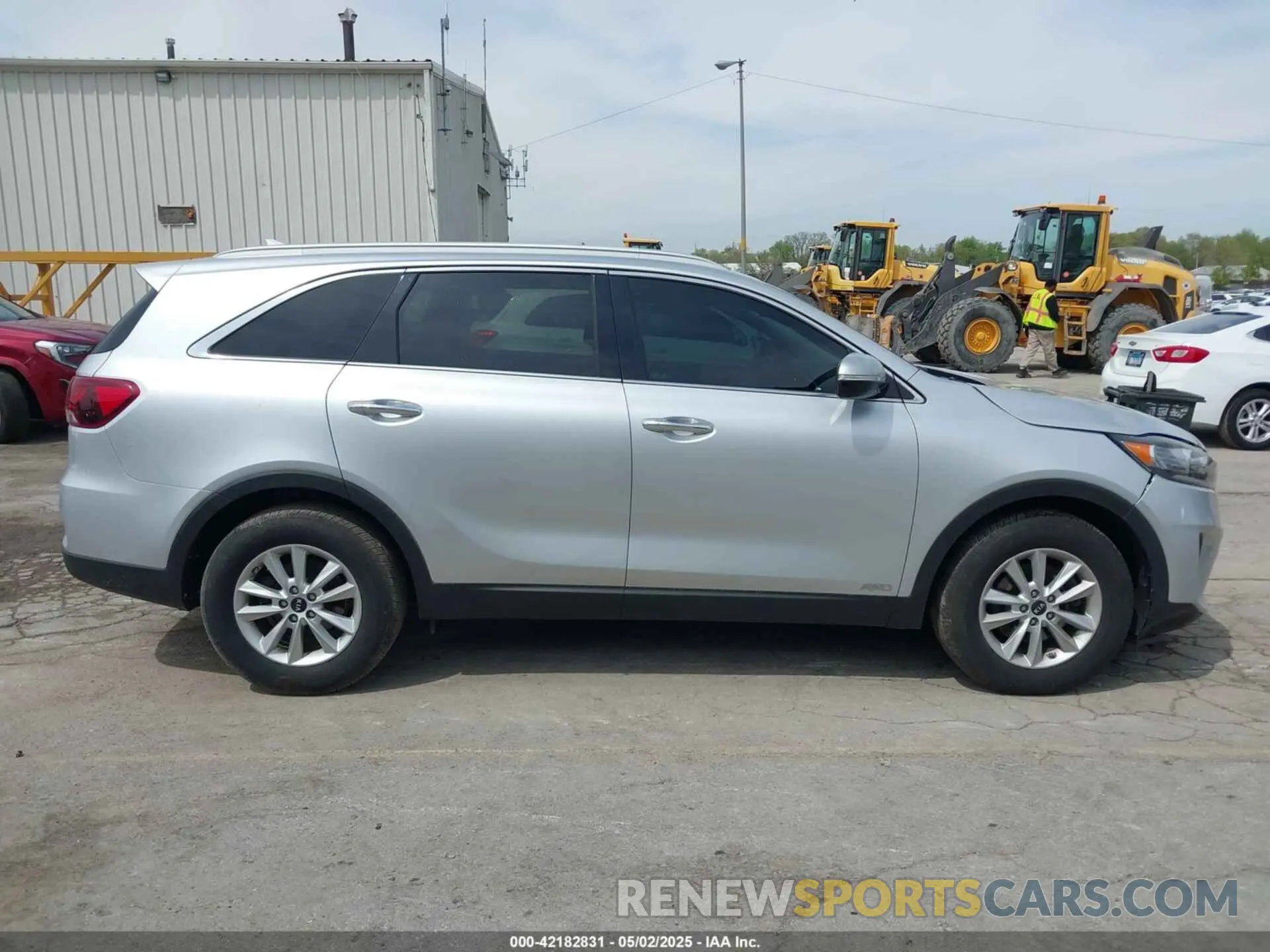 14 Photograph of a damaged car 5XYPGDA31KG434841 KIA SORENTO 2019