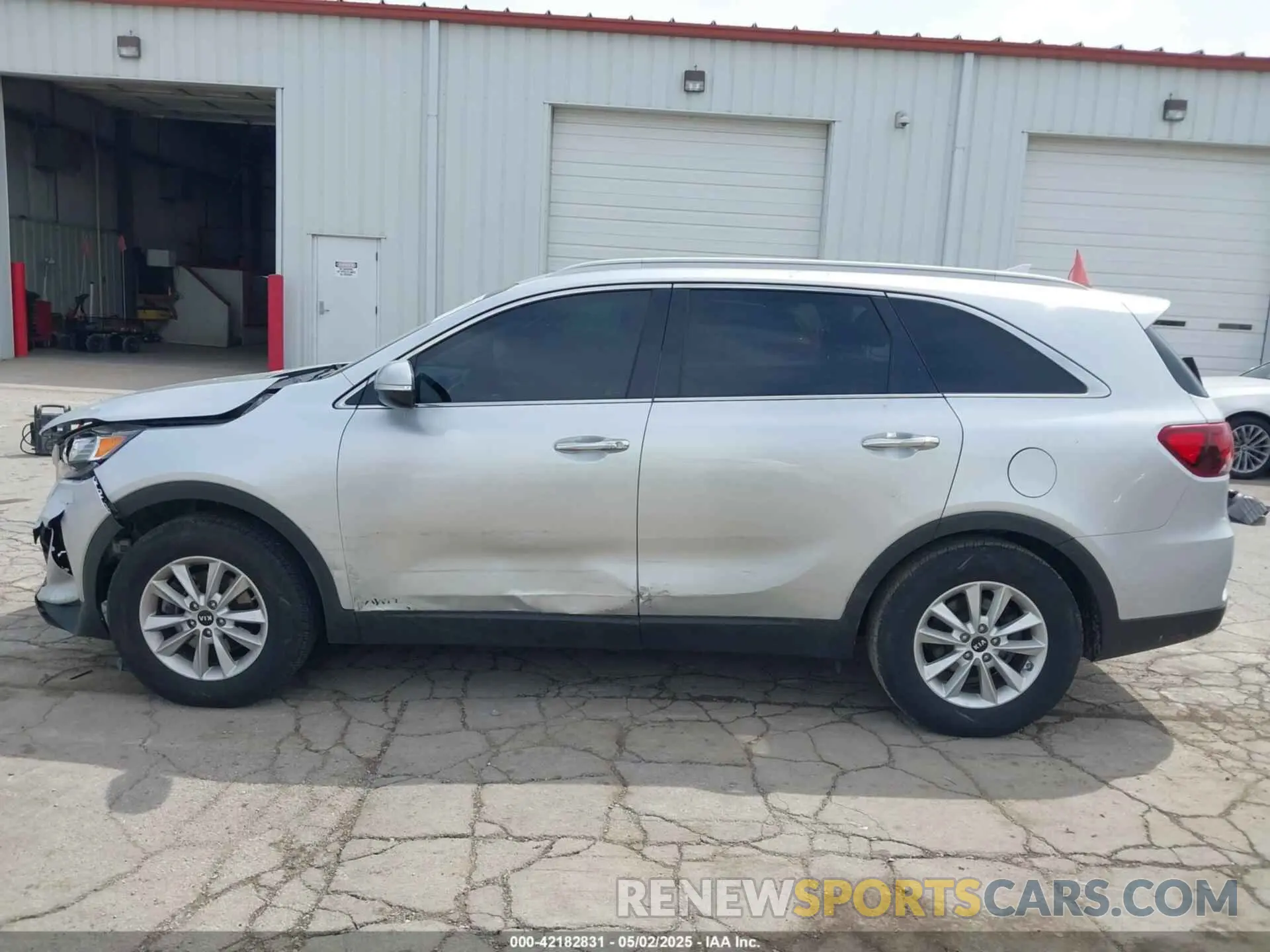 15 Photograph of a damaged car 5XYPGDA31KG434841 KIA SORENTO 2019
