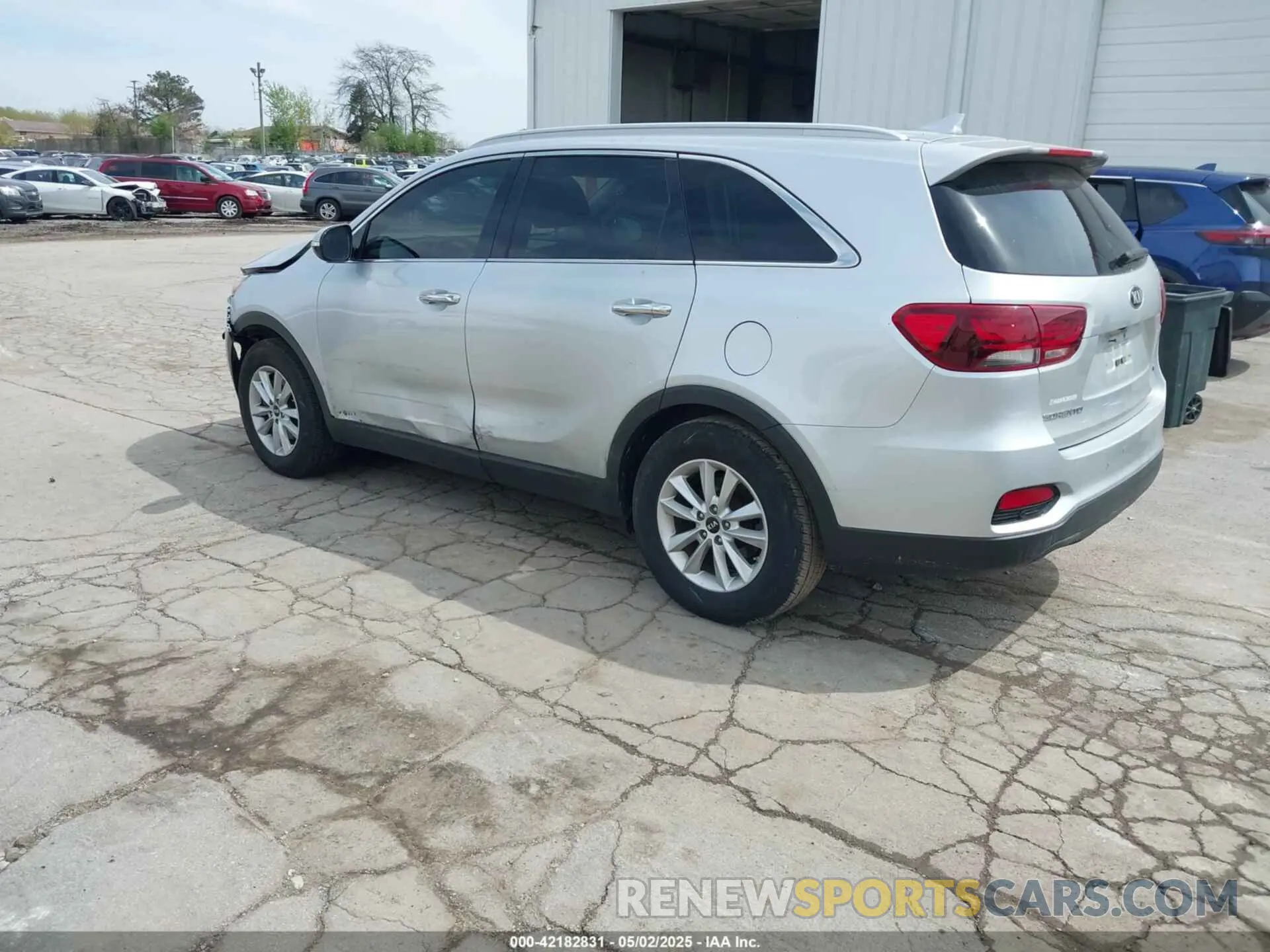 3 Photograph of a damaged car 5XYPGDA31KG434841 KIA SORENTO 2019