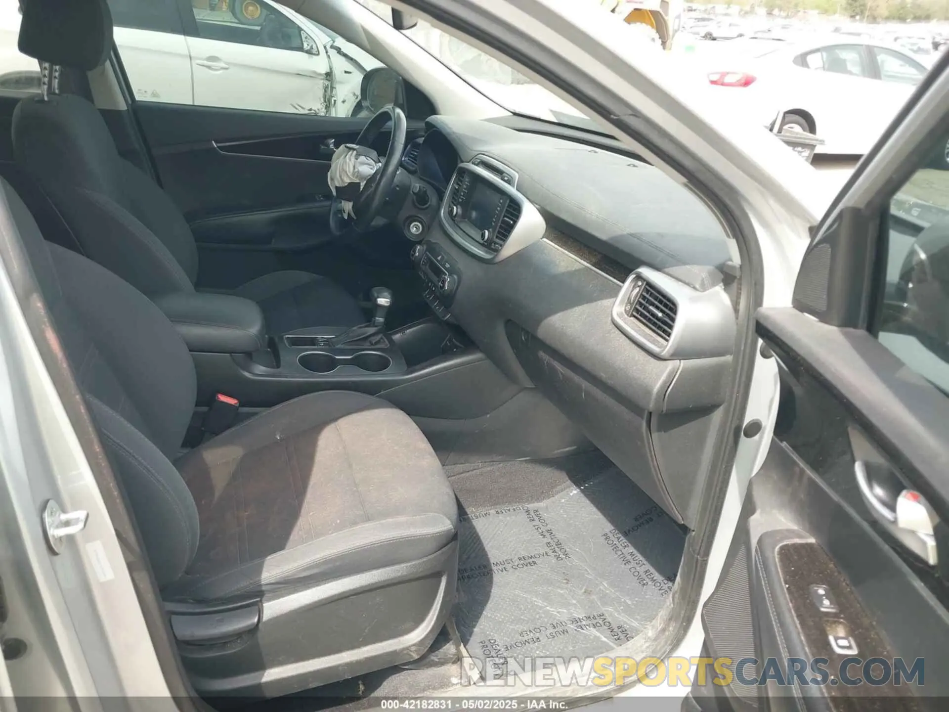 5 Photograph of a damaged car 5XYPGDA31KG434841 KIA SORENTO 2019