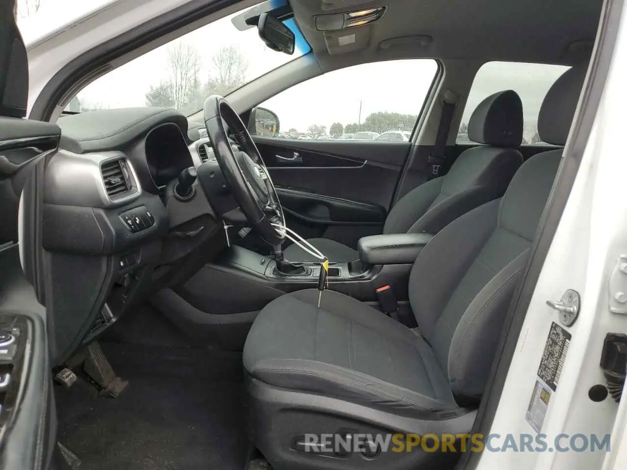 7 Photograph of a damaged car 5XYPGDA31KG435178 KIA SORENTO 2019