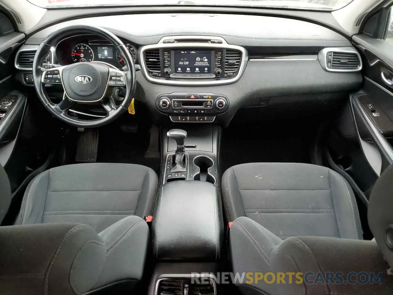 8 Photograph of a damaged car 5XYPGDA31KG435178 KIA SORENTO 2019