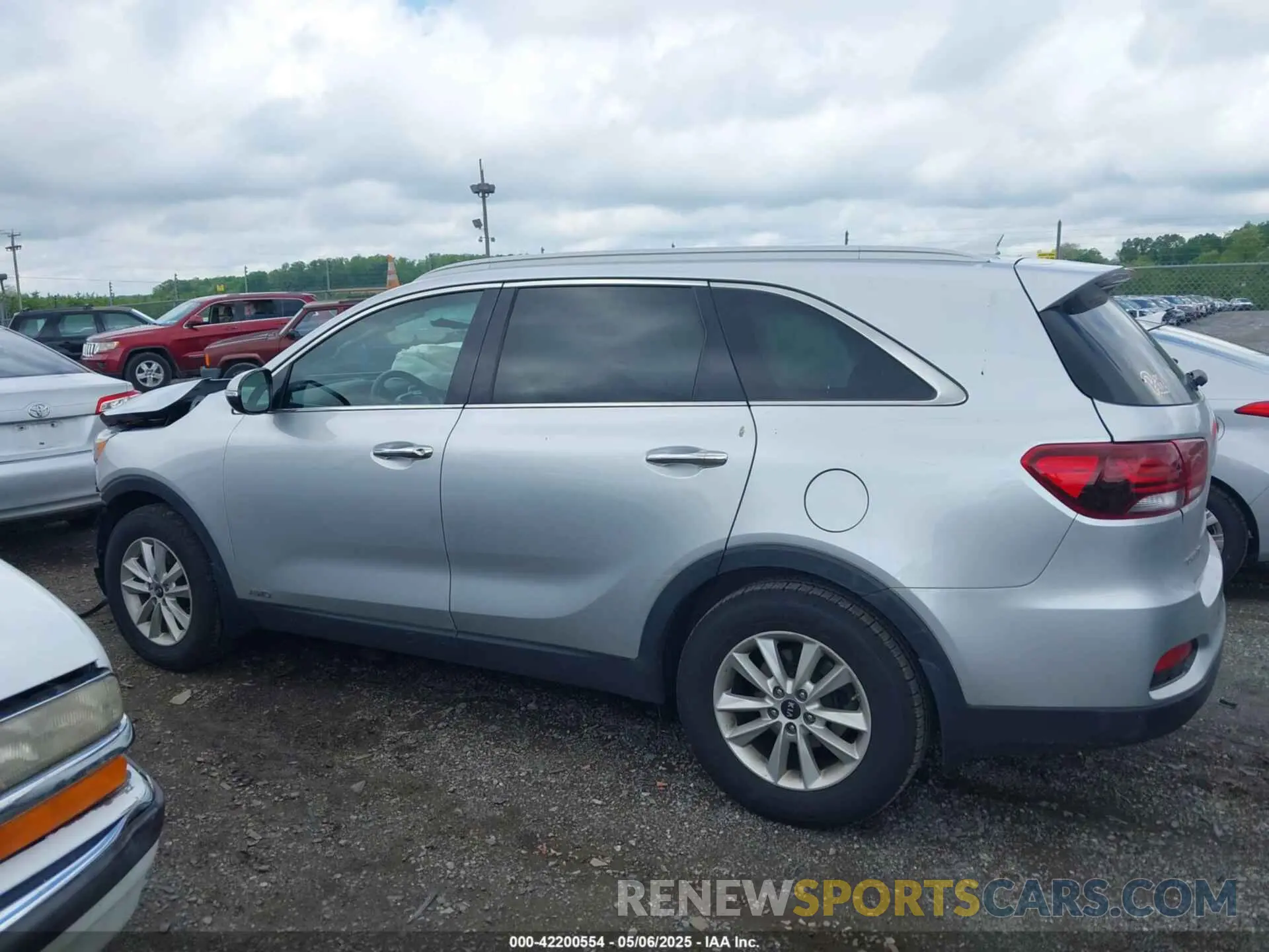 14 Photograph of a damaged car 5XYPGDA31KG435326 KIA SORENTO 2019