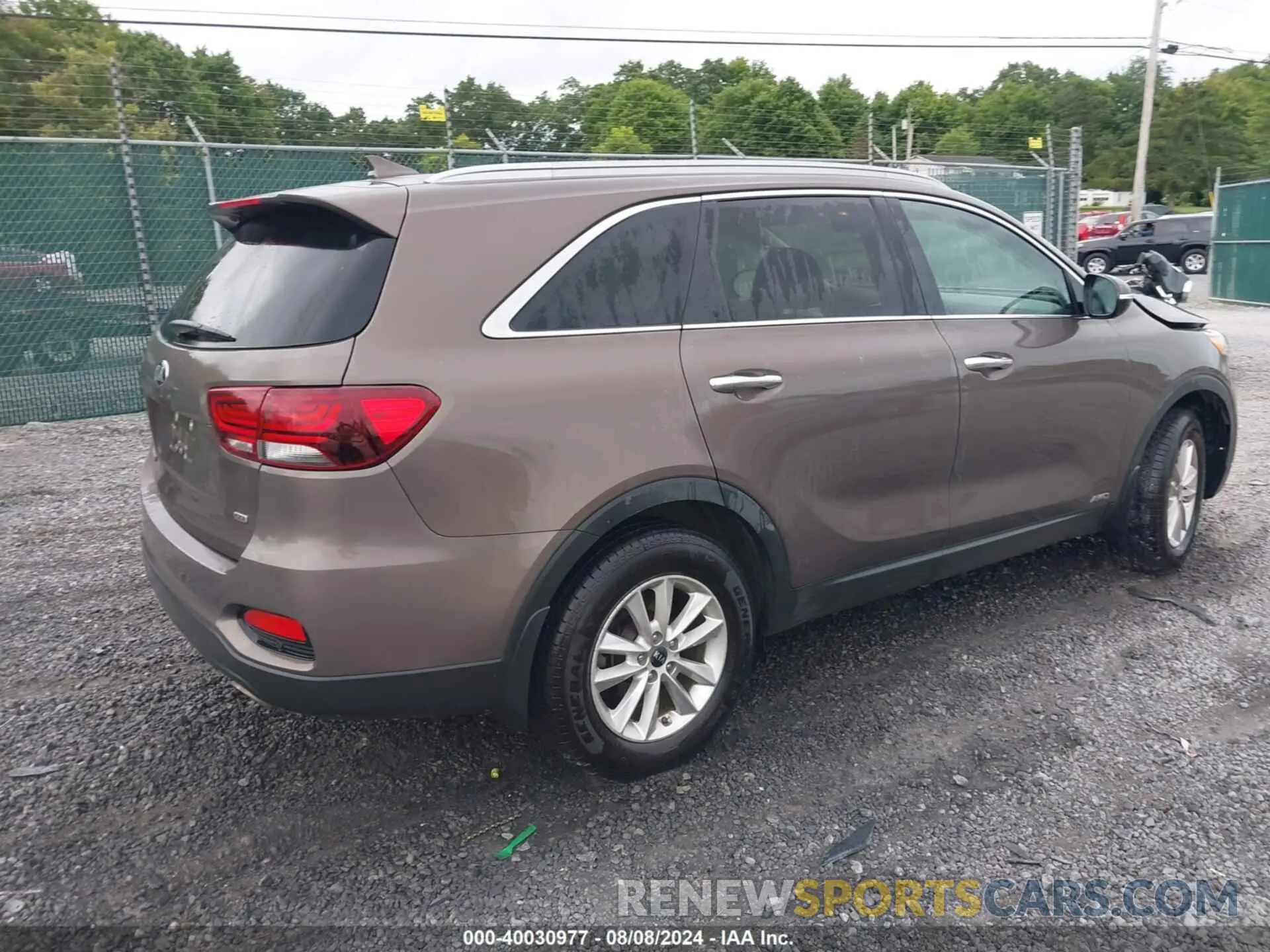 4 Photograph of a damaged car 5XYPGDA32KG429289 KIA SORENTO 2019