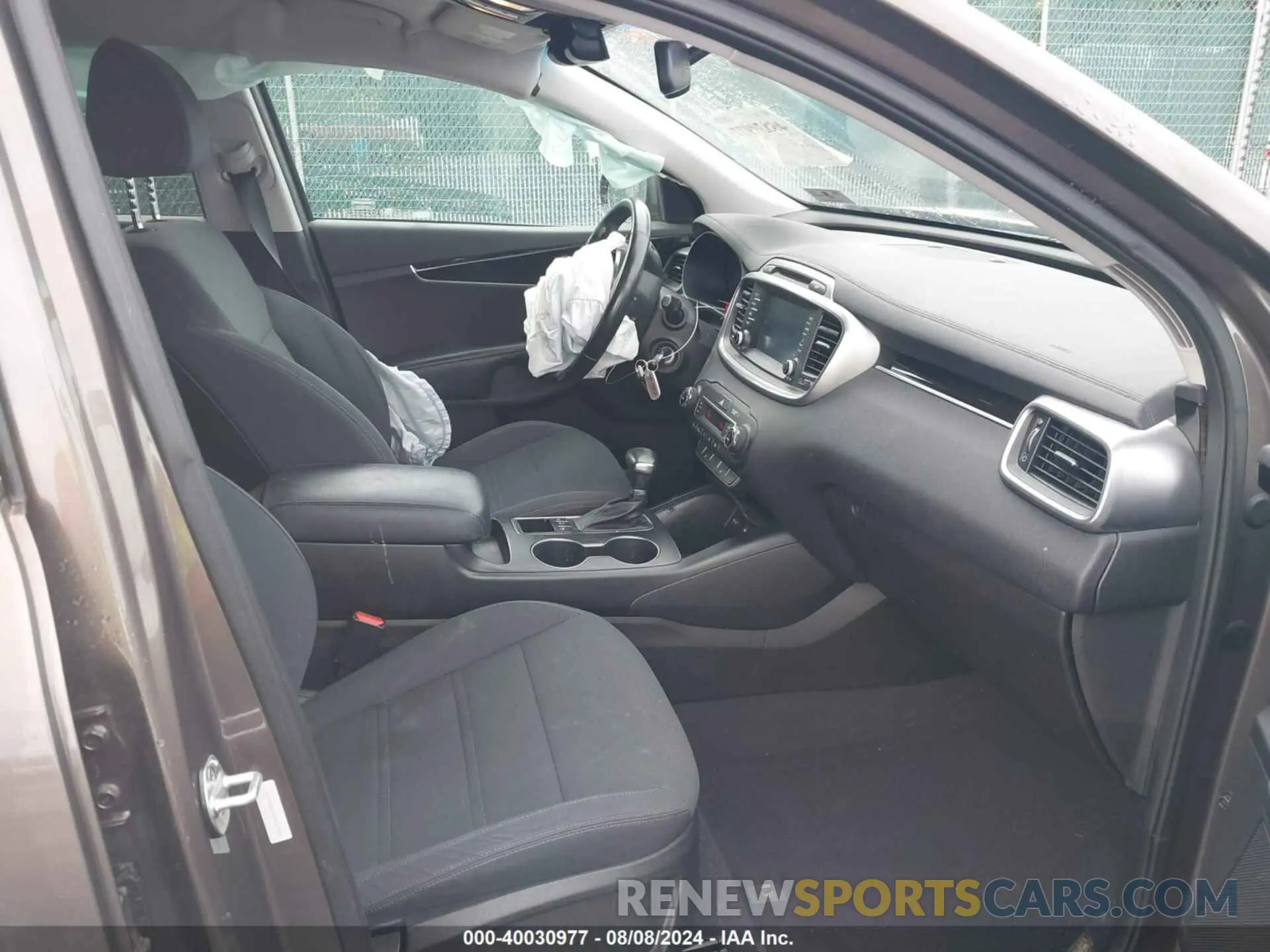 5 Photograph of a damaged car 5XYPGDA32KG429289 KIA SORENTO 2019