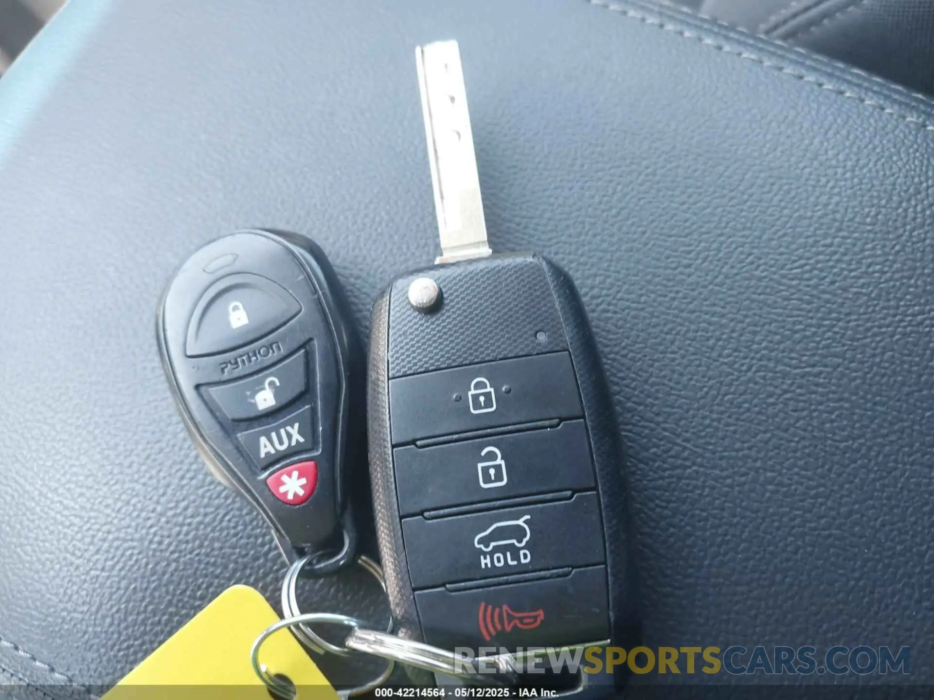 11 Photograph of a damaged car 5XYPGDA32KG433827 KIA SORENTO 2019