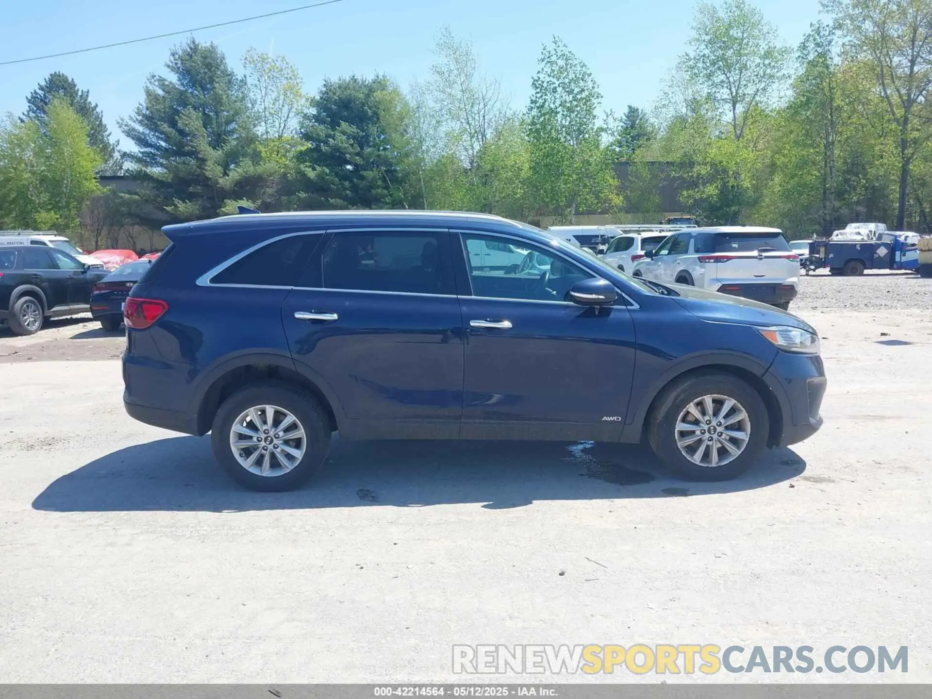 13 Photograph of a damaged car 5XYPGDA32KG433827 KIA SORENTO 2019