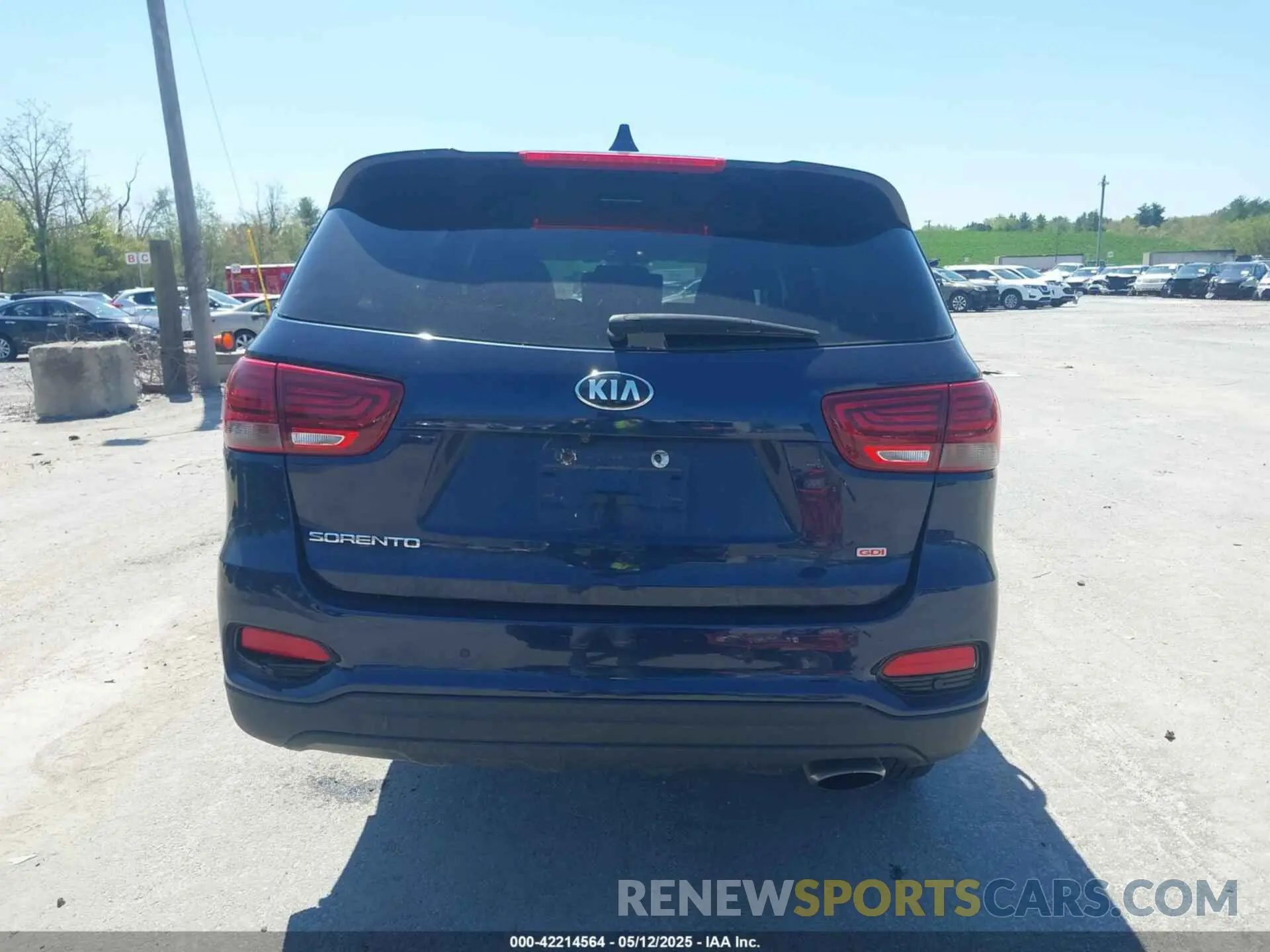 16 Photograph of a damaged car 5XYPGDA32KG433827 KIA SORENTO 2019