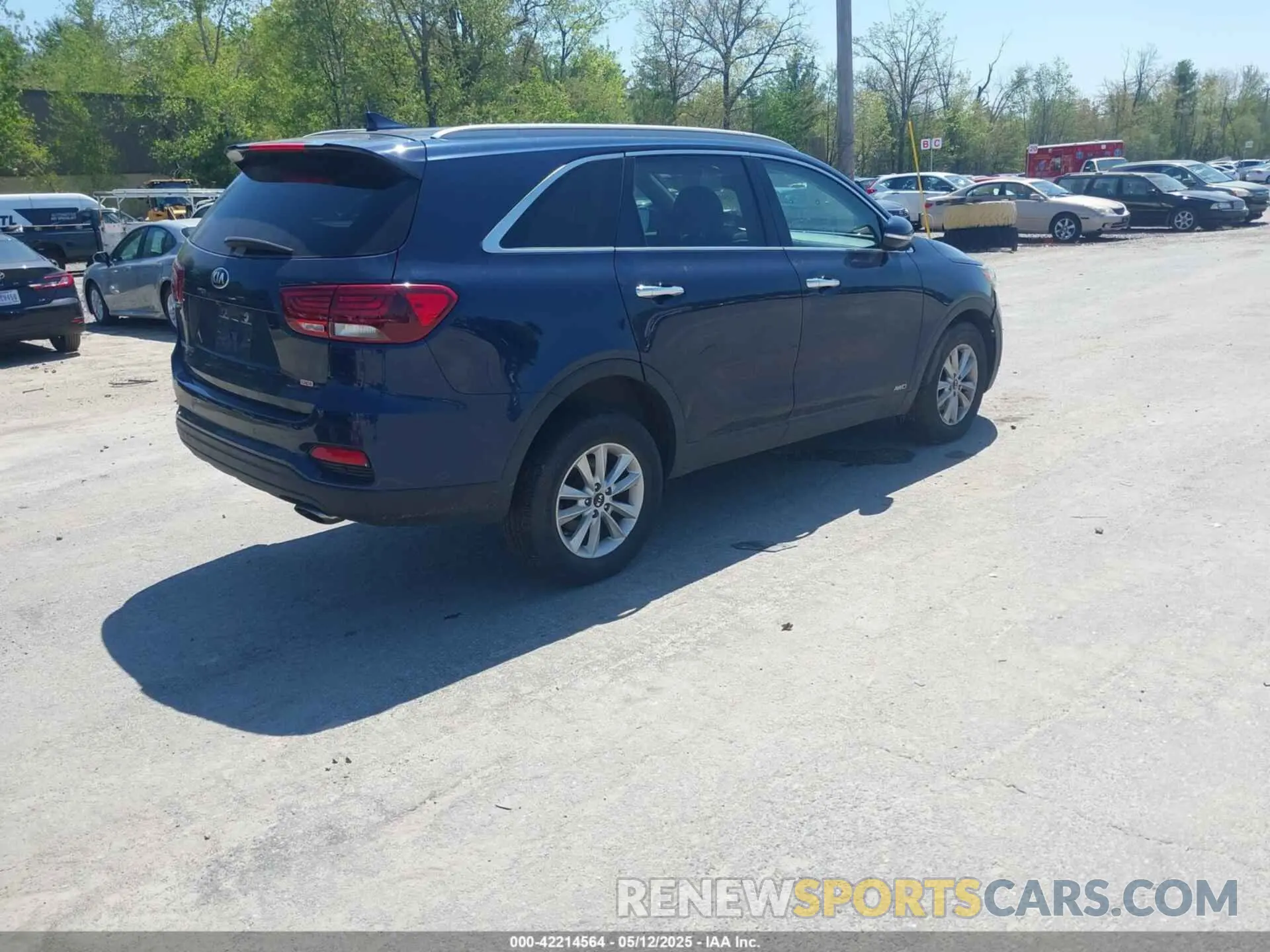 4 Photograph of a damaged car 5XYPGDA32KG433827 KIA SORENTO 2019