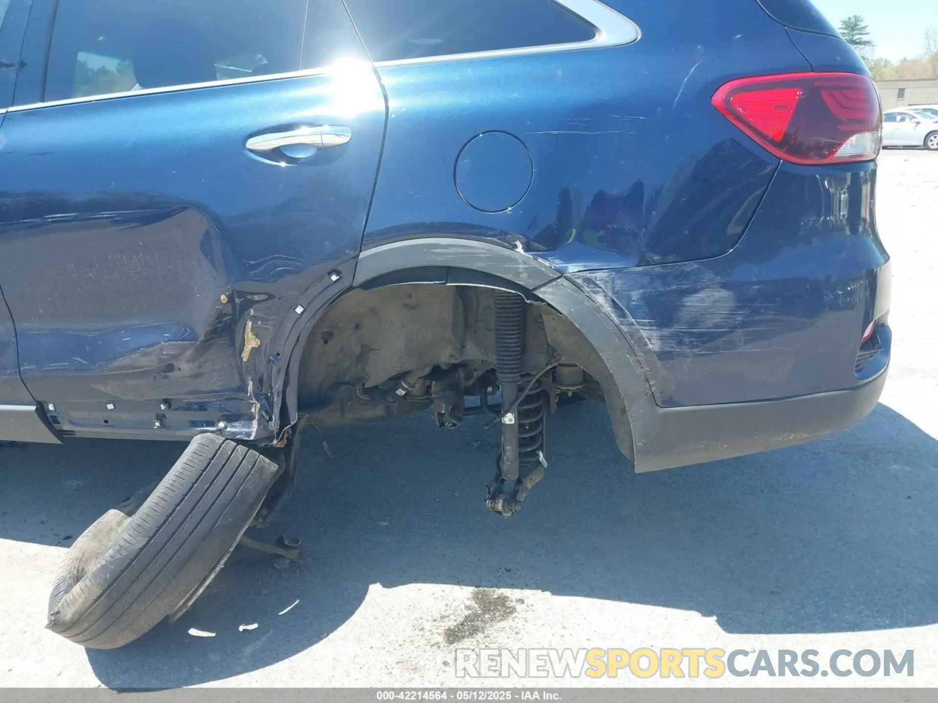 6 Photograph of a damaged car 5XYPGDA32KG433827 KIA SORENTO 2019
