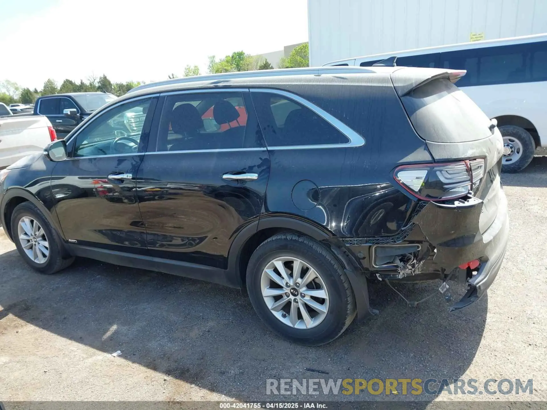 14 Photograph of a damaged car 5XYPGDA32KG437294 KIA SORENTO 2019