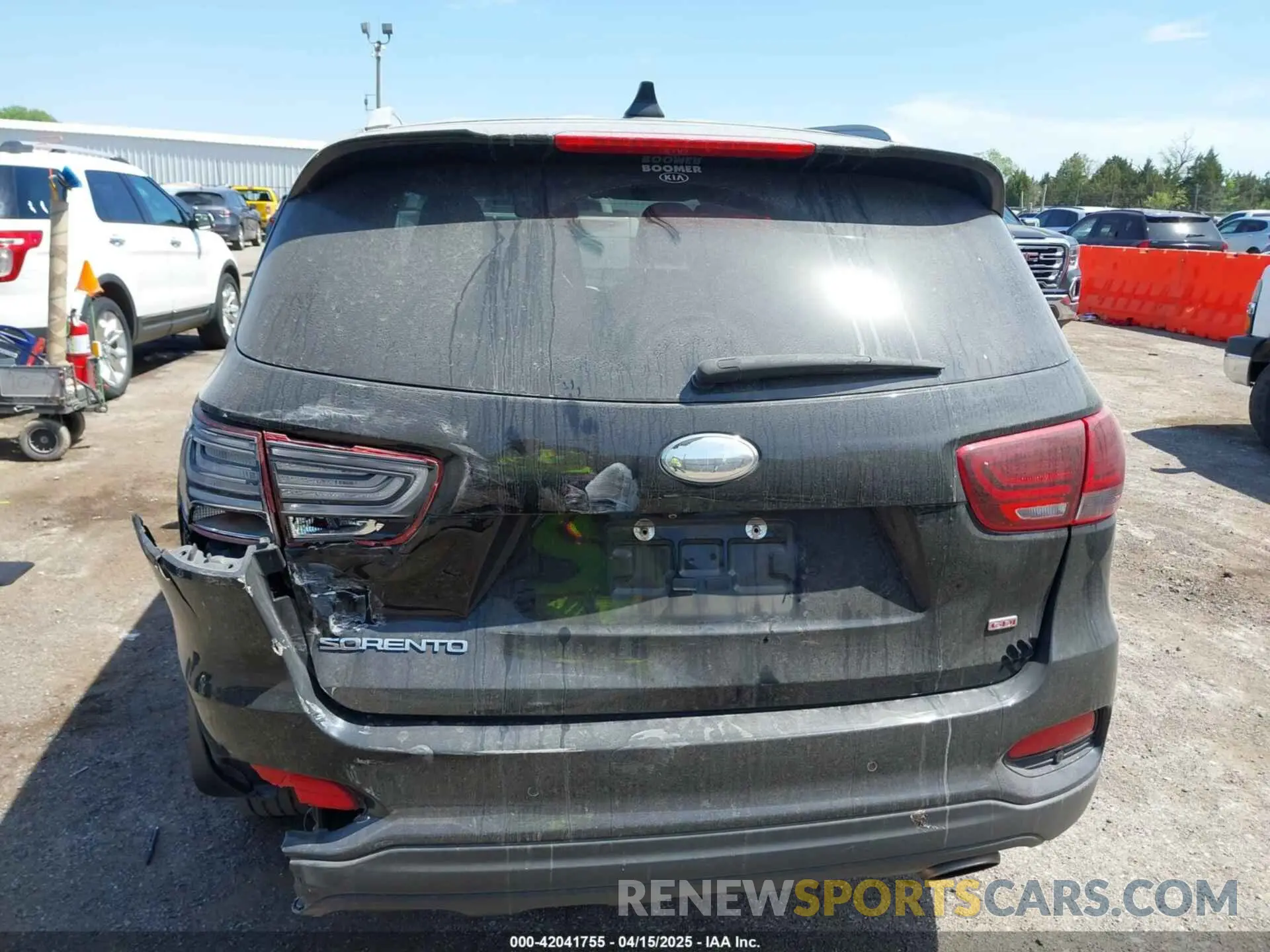 16 Photograph of a damaged car 5XYPGDA32KG437294 KIA SORENTO 2019