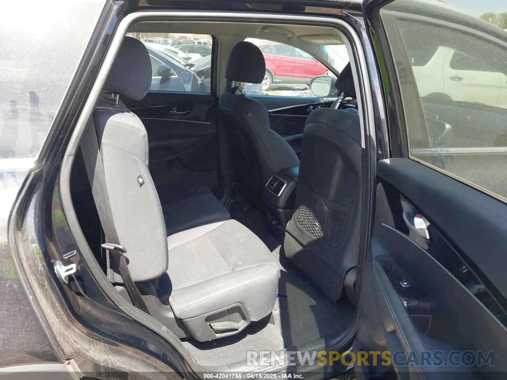 8 Photograph of a damaged car 5XYPGDA32KG437294 KIA SORENTO 2019