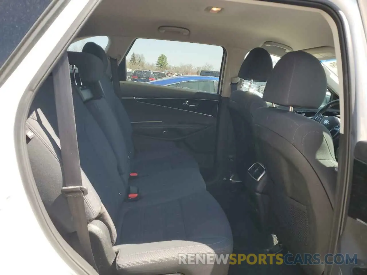 11 Photograph of a damaged car 5XYPGDA32KG439451 KIA SORENTO 2019