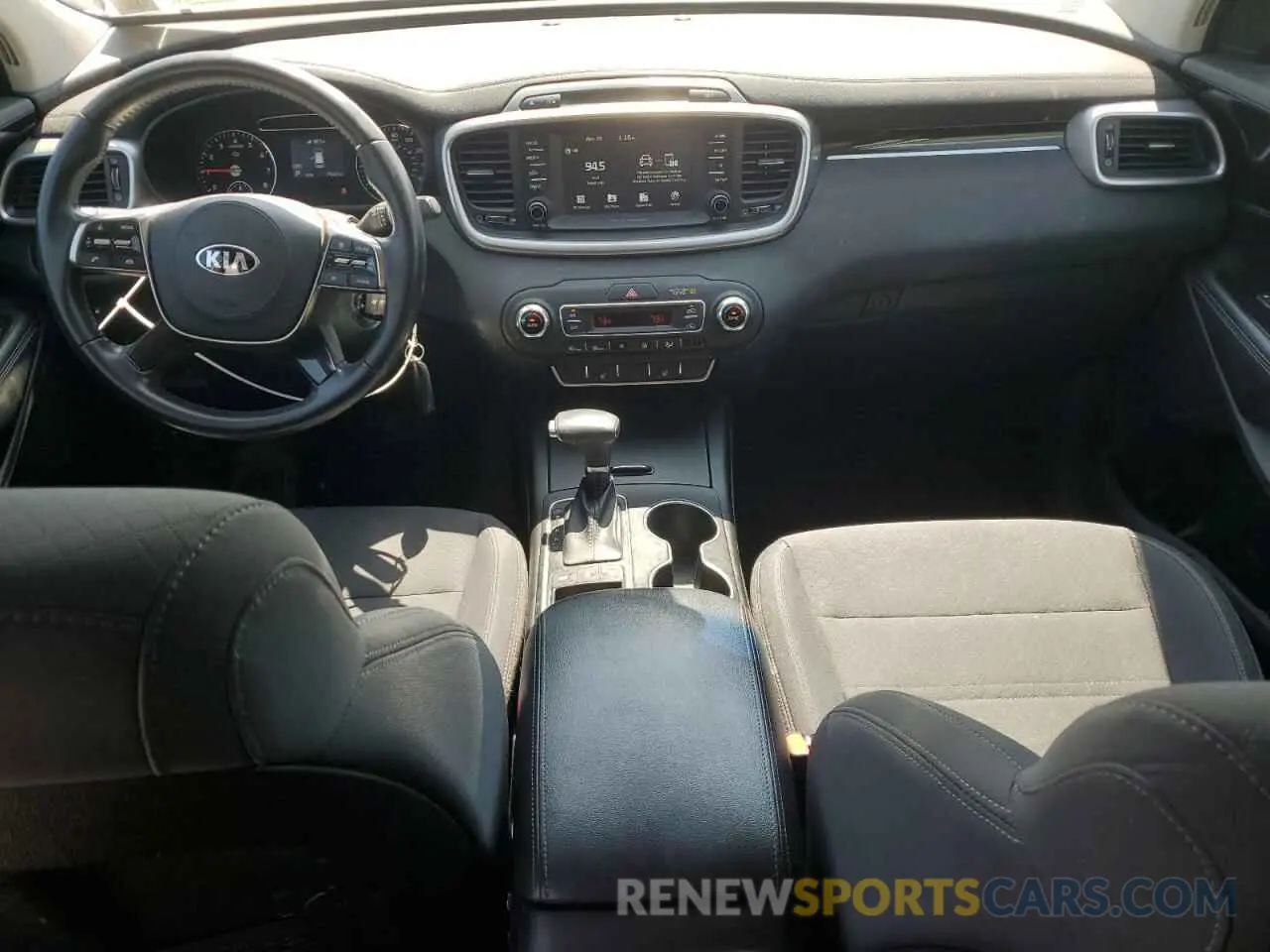 8 Photograph of a damaged car 5XYPGDA32KG439451 KIA SORENTO 2019