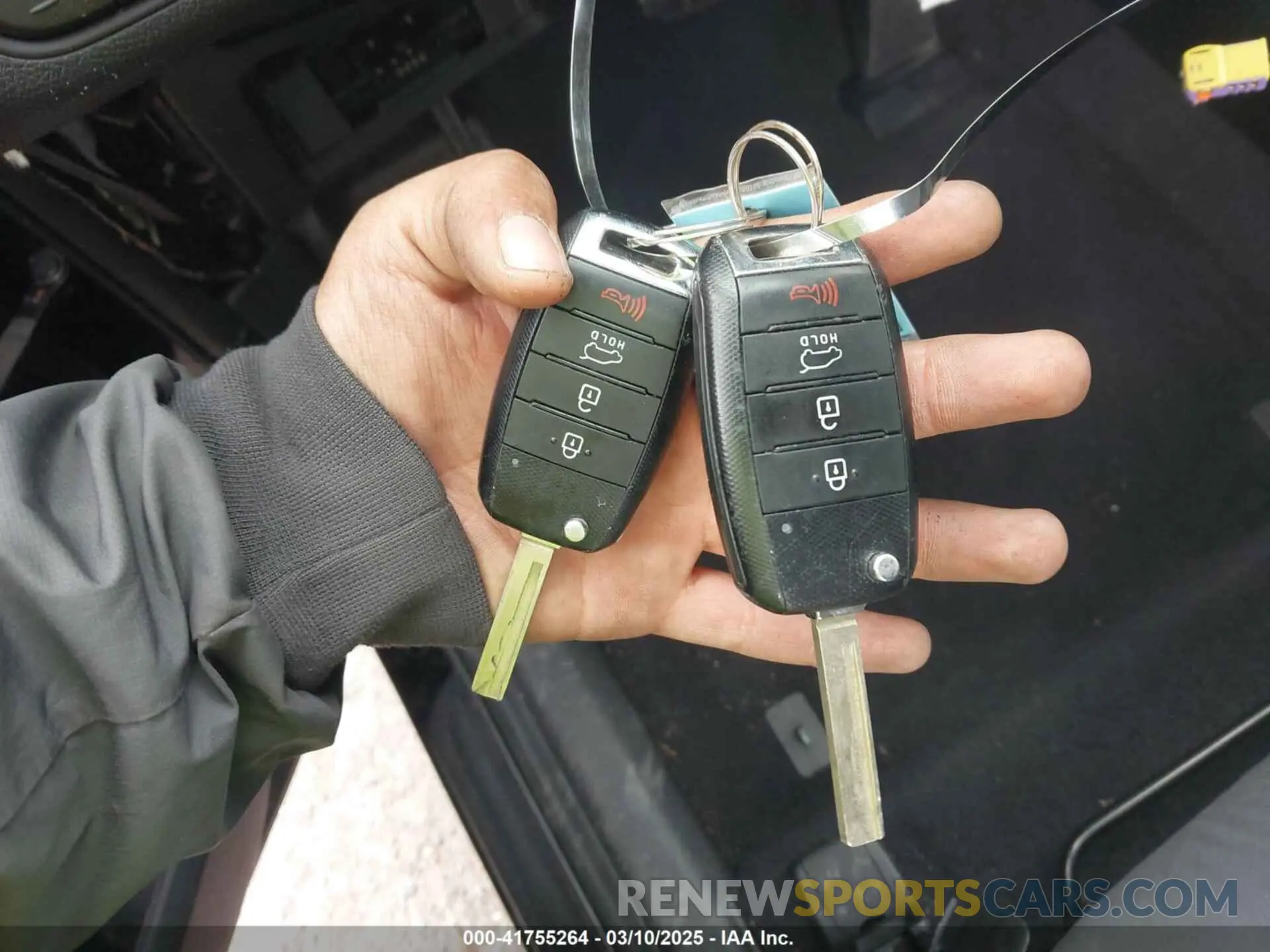 11 Photograph of a damaged car 5XYPGDA32KG501382 KIA SORENTO 2019