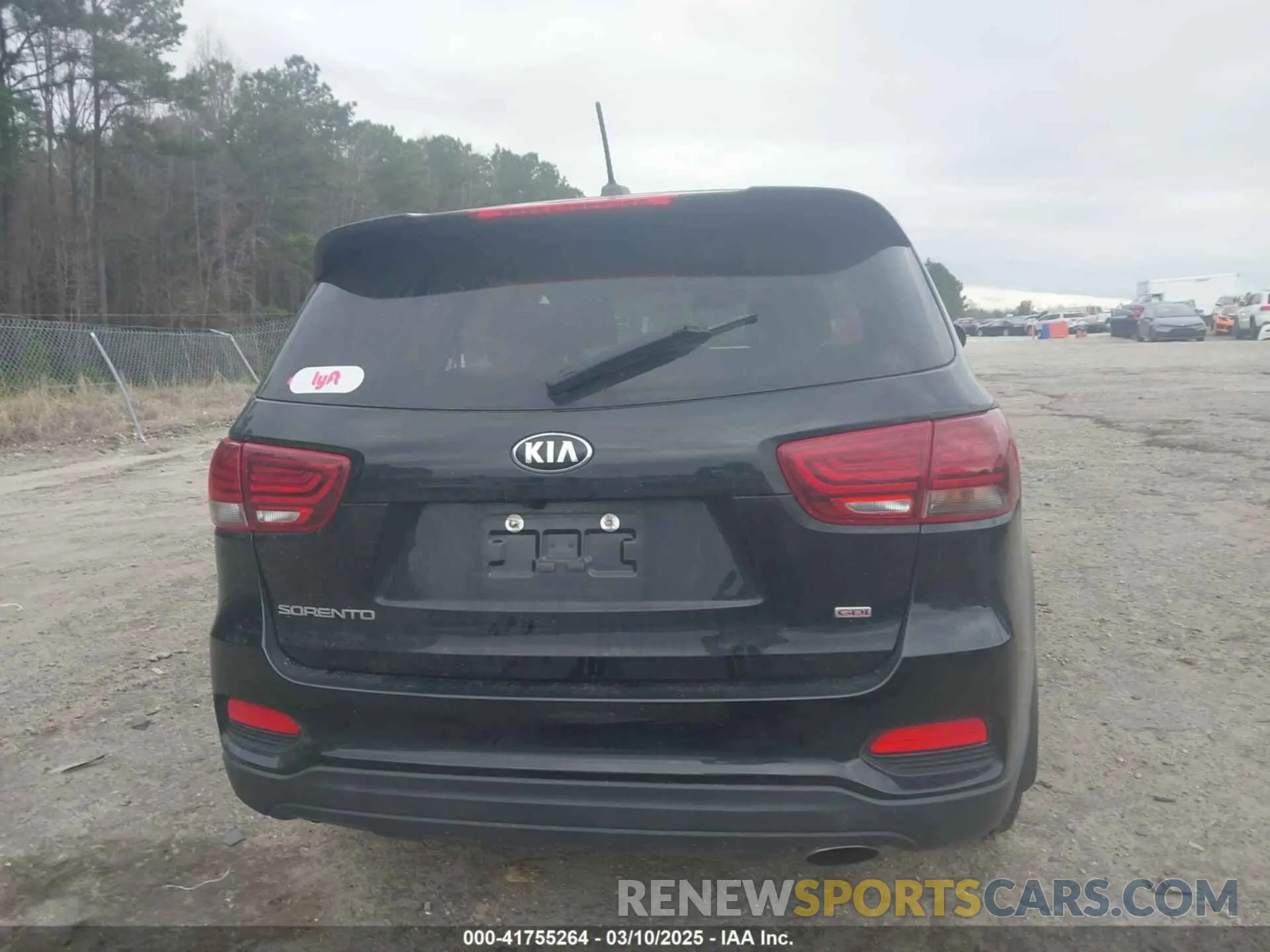17 Photograph of a damaged car 5XYPGDA32KG501382 KIA SORENTO 2019