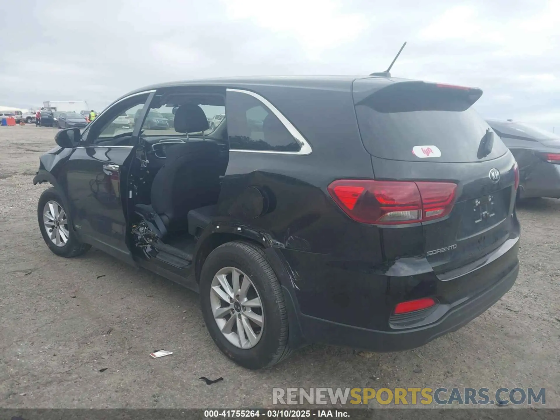 3 Photograph of a damaged car 5XYPGDA32KG501382 KIA SORENTO 2019