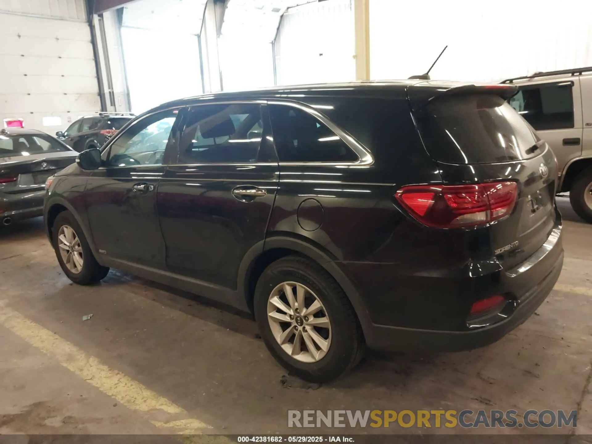 13 Photograph of a damaged car 5XYPGDA32KG506565 KIA SORENTO 2019