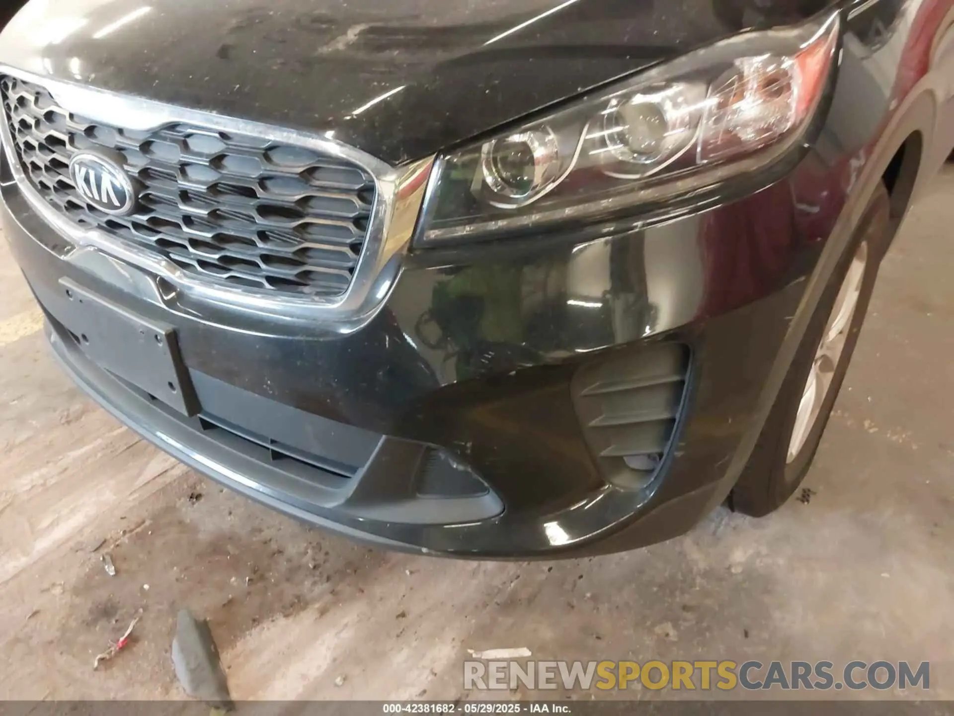 17 Photograph of a damaged car 5XYPGDA32KG506565 KIA SORENTO 2019