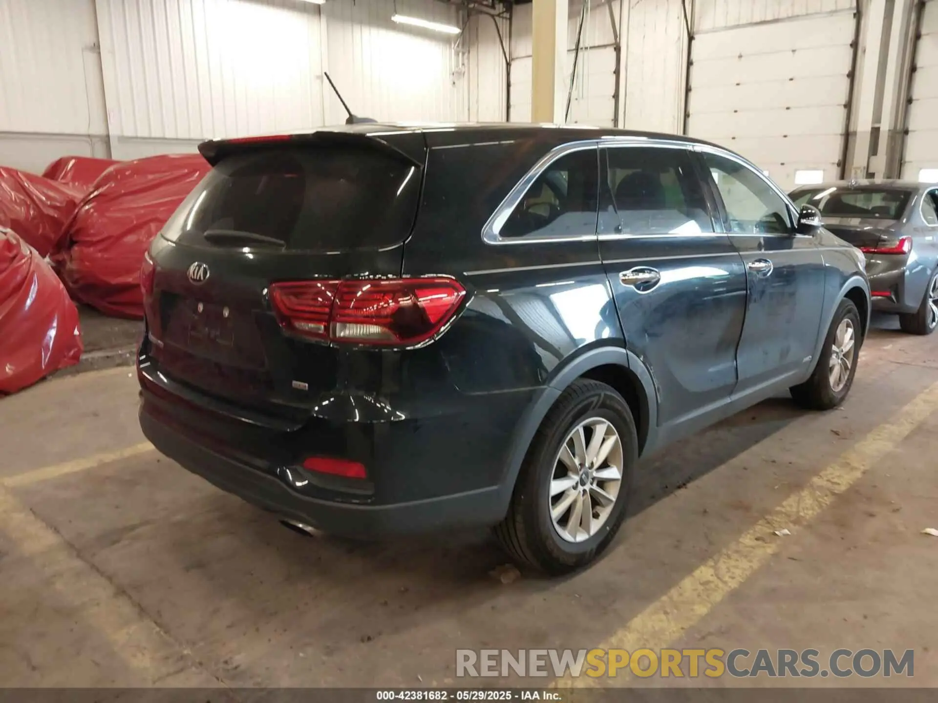 4 Photograph of a damaged car 5XYPGDA32KG506565 KIA SORENTO 2019