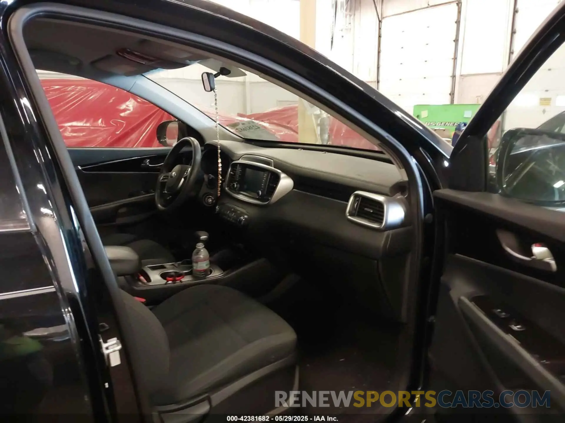 5 Photograph of a damaged car 5XYPGDA32KG506565 KIA SORENTO 2019