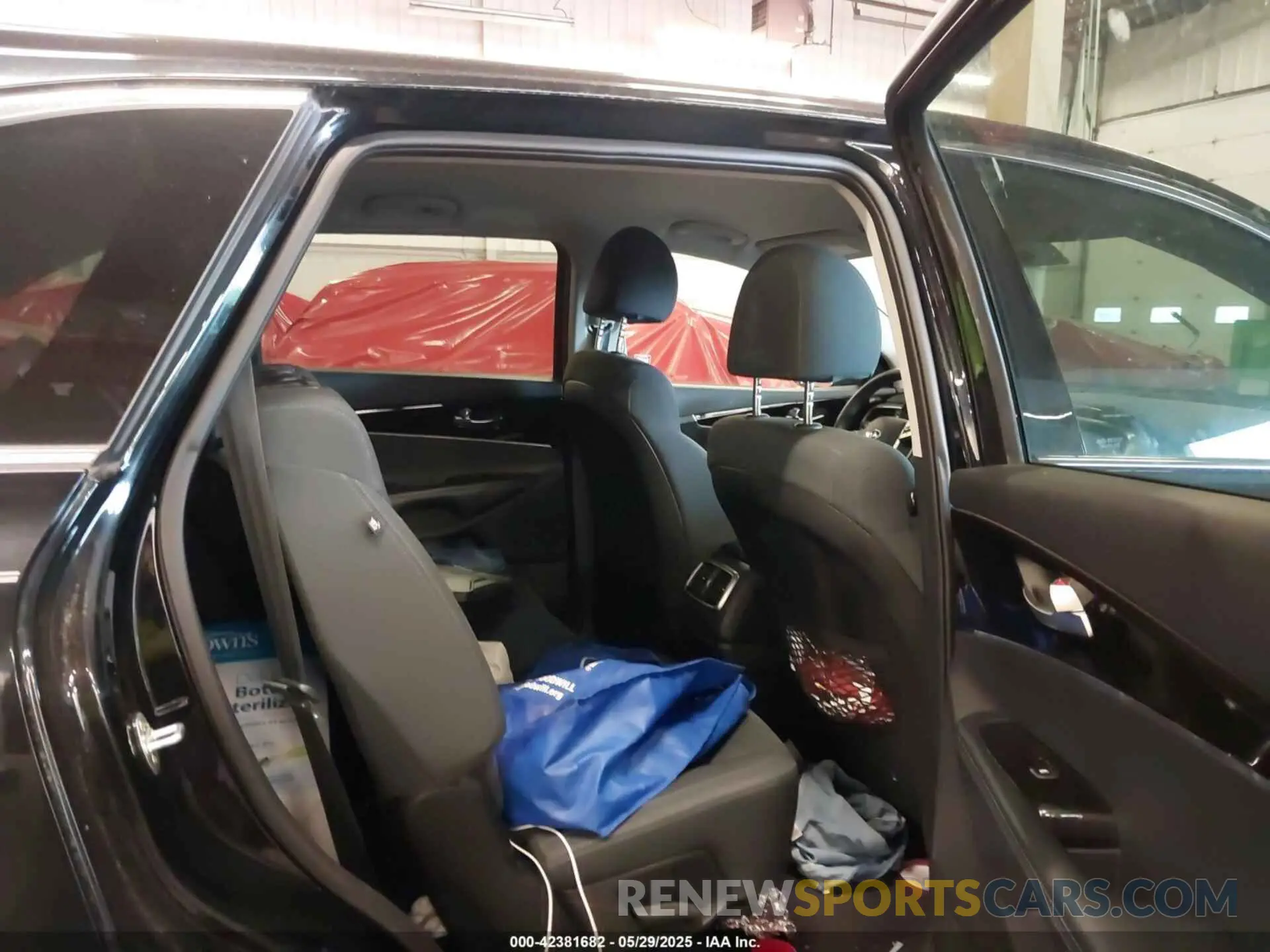 8 Photograph of a damaged car 5XYPGDA32KG506565 KIA SORENTO 2019