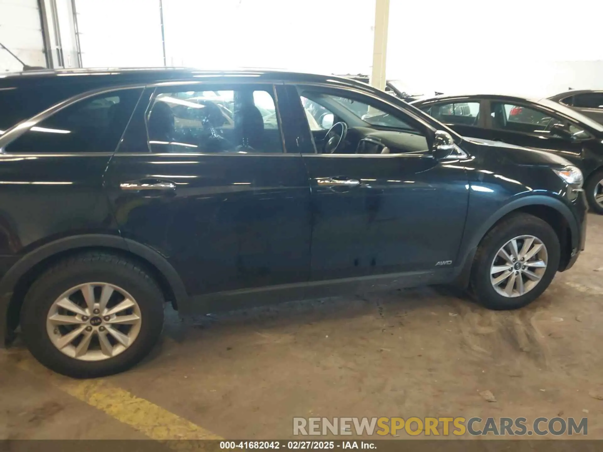 12 Photograph of a damaged car 5XYPGDA32KG511068 KIA SORENTO 2019