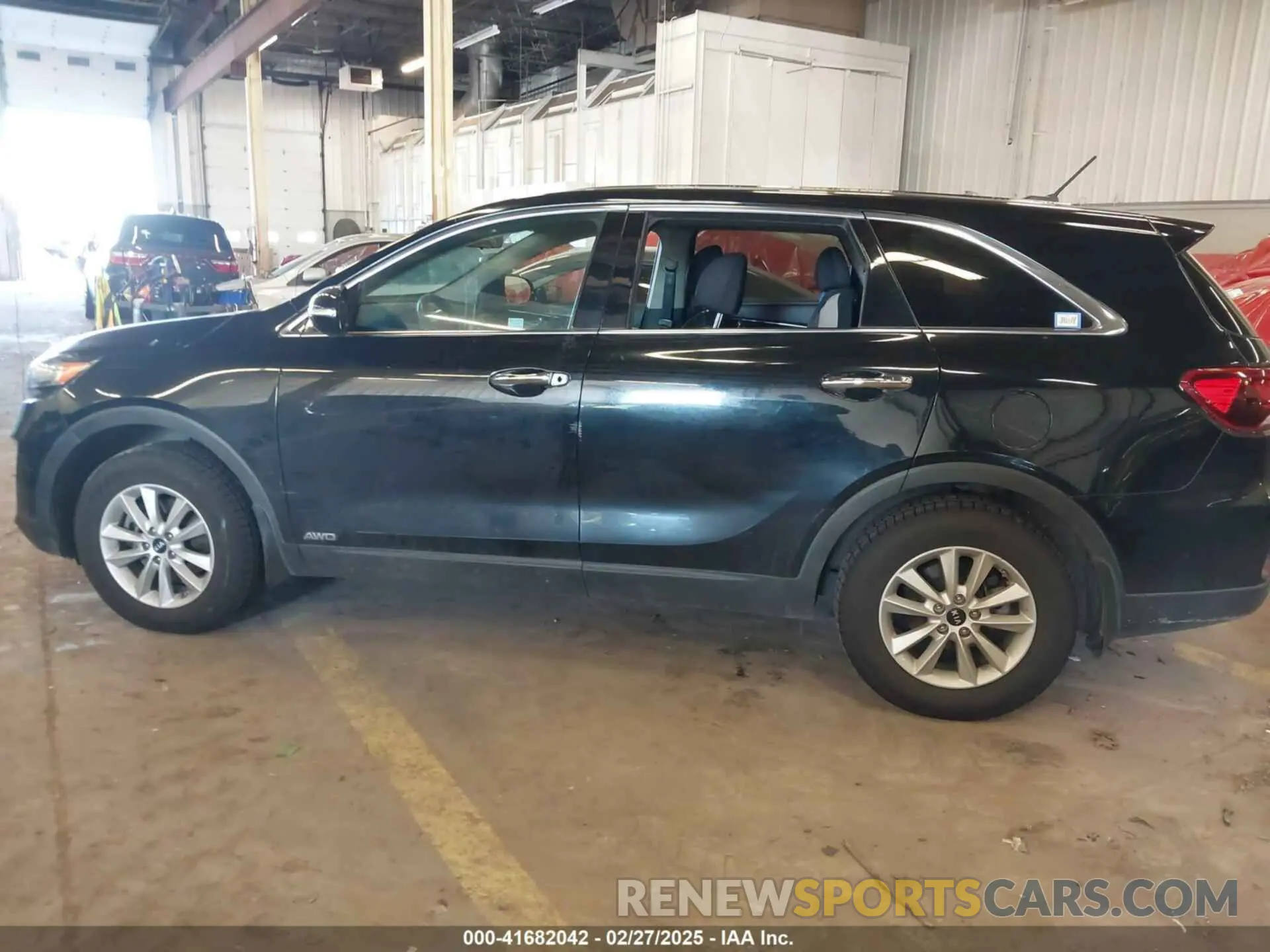 13 Photograph of a damaged car 5XYPGDA32KG511068 KIA SORENTO 2019