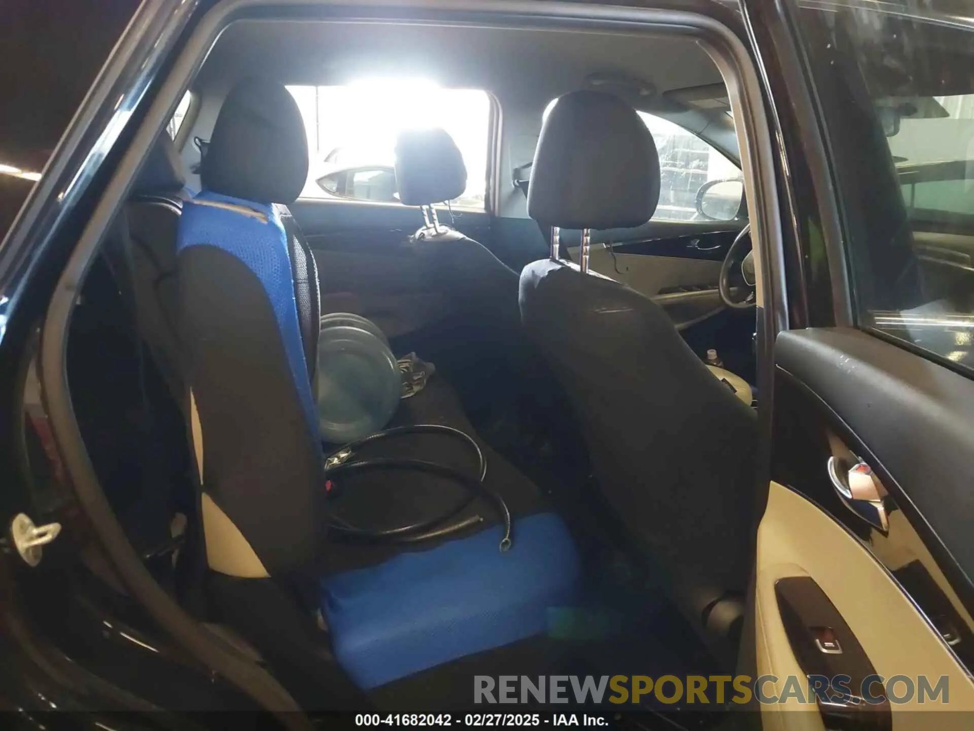 8 Photograph of a damaged car 5XYPGDA32KG511068 KIA SORENTO 2019